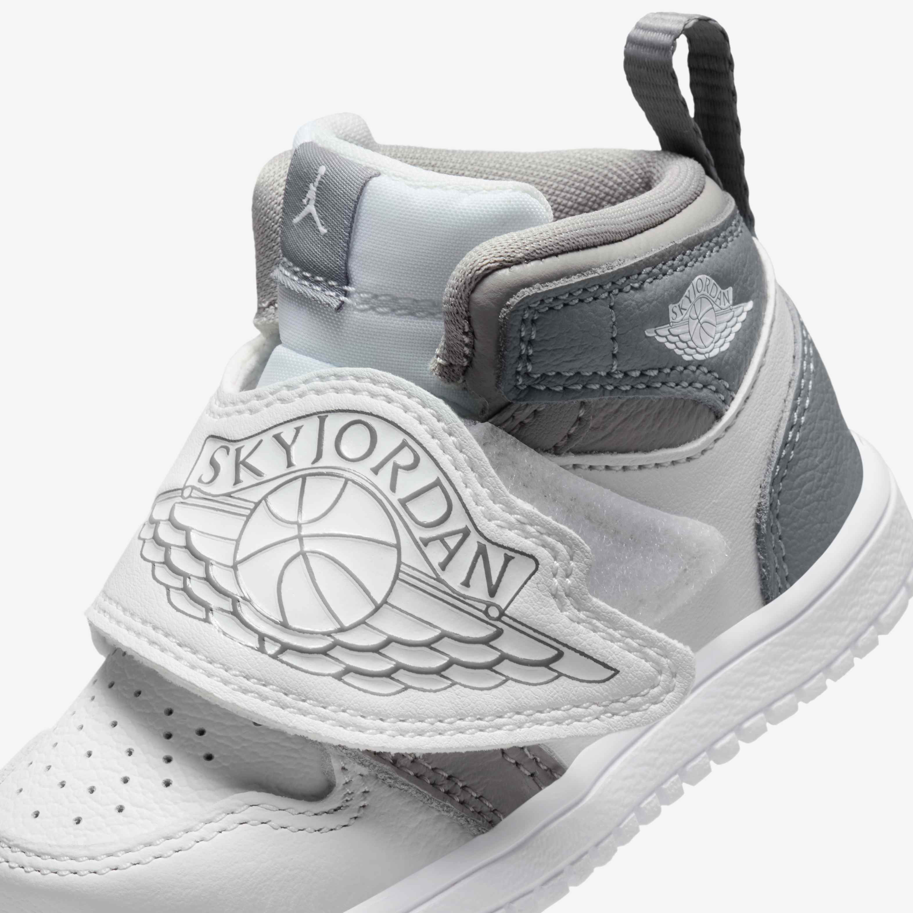 Sky Jordan 1 image number 6
