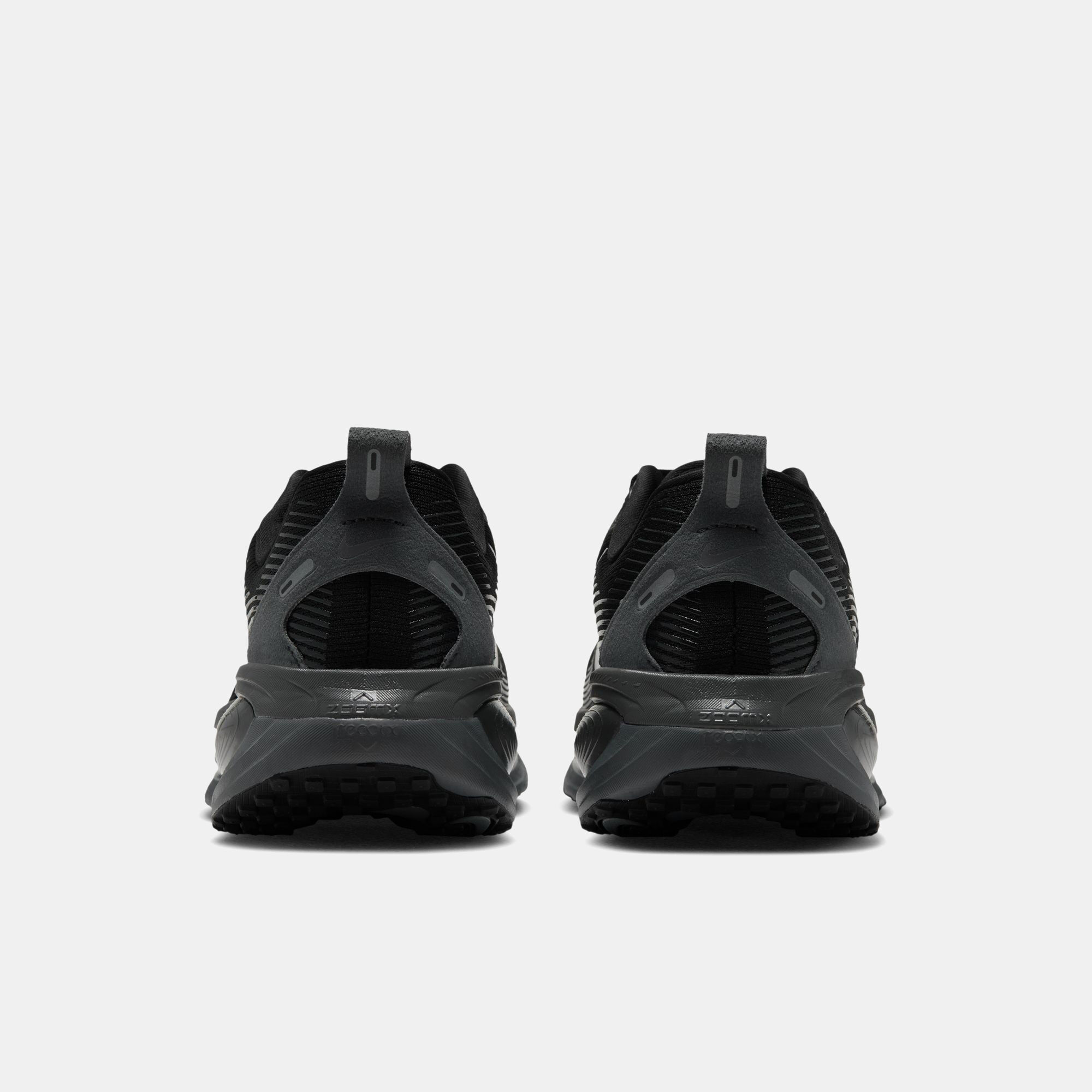 Nike Vomero 18 ESS image number 1