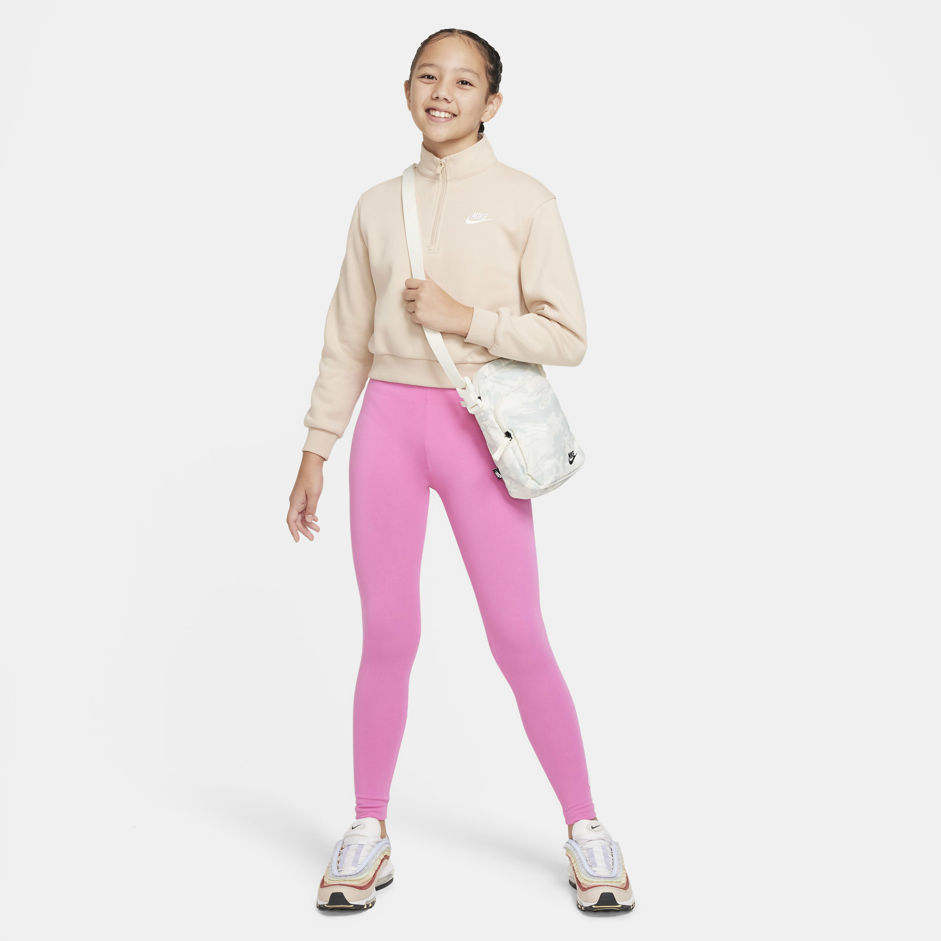 Nike Sportswear Favourites image number 3