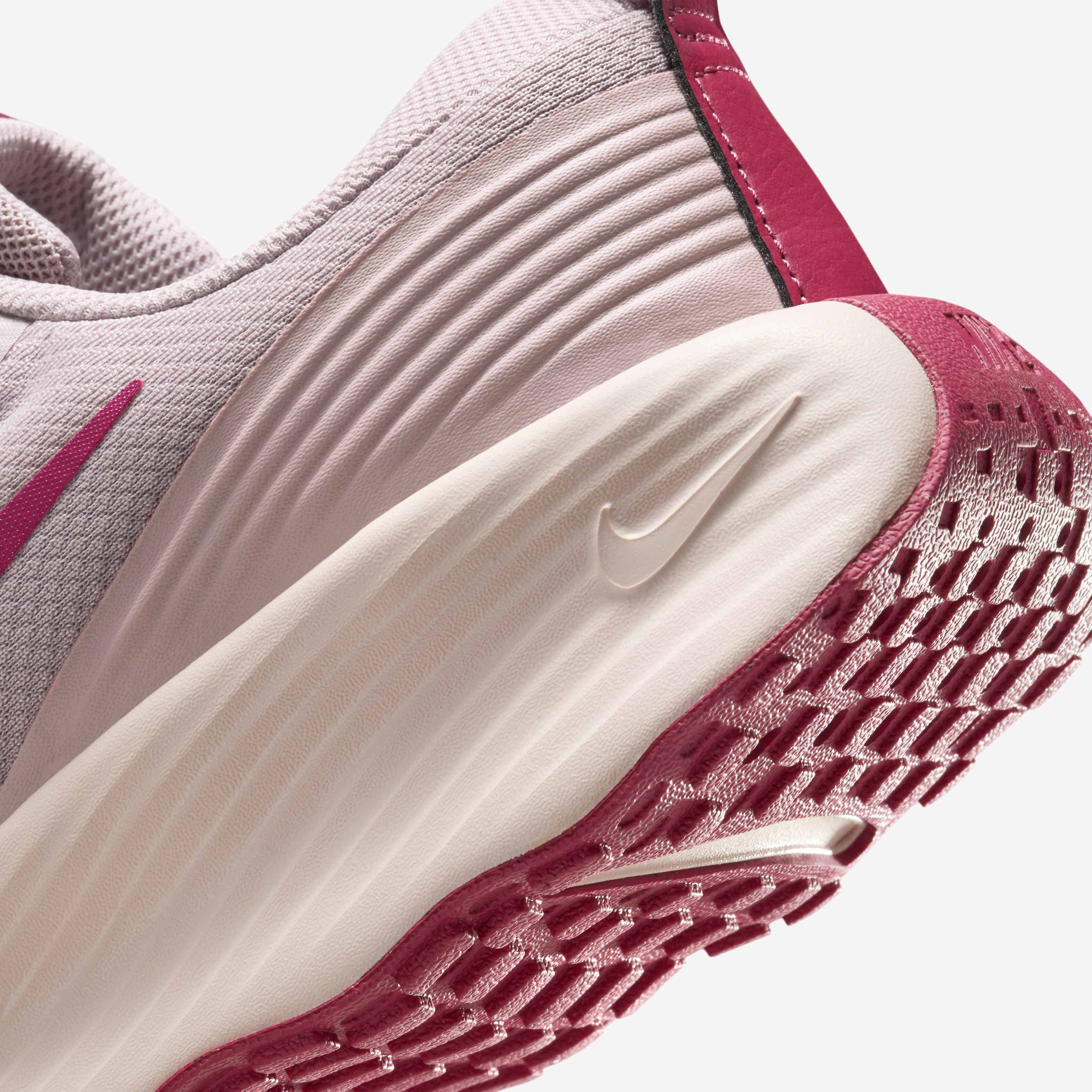 نايكي برومينا image number 7