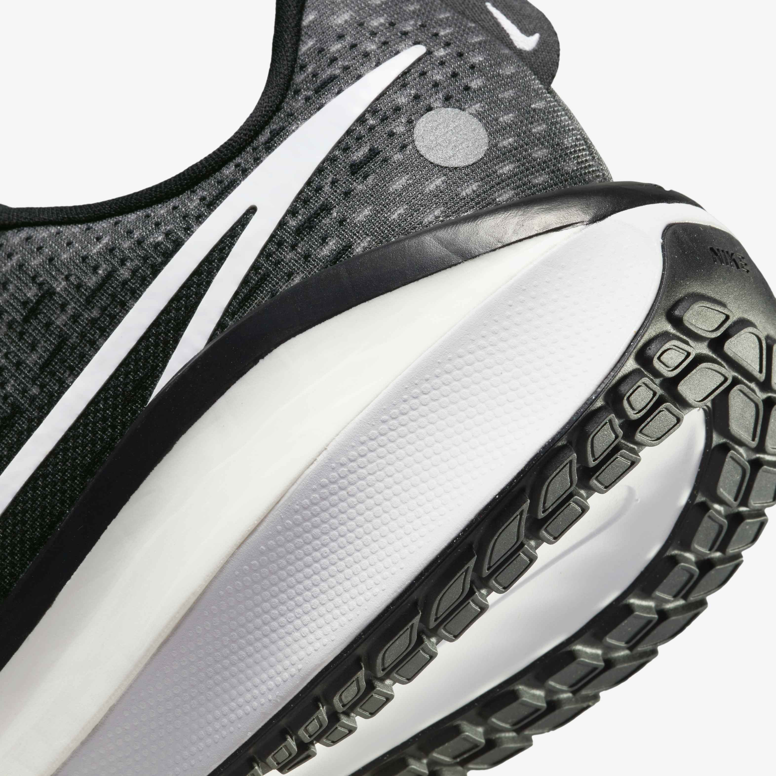 نايكي فوميرو 17 image number 8