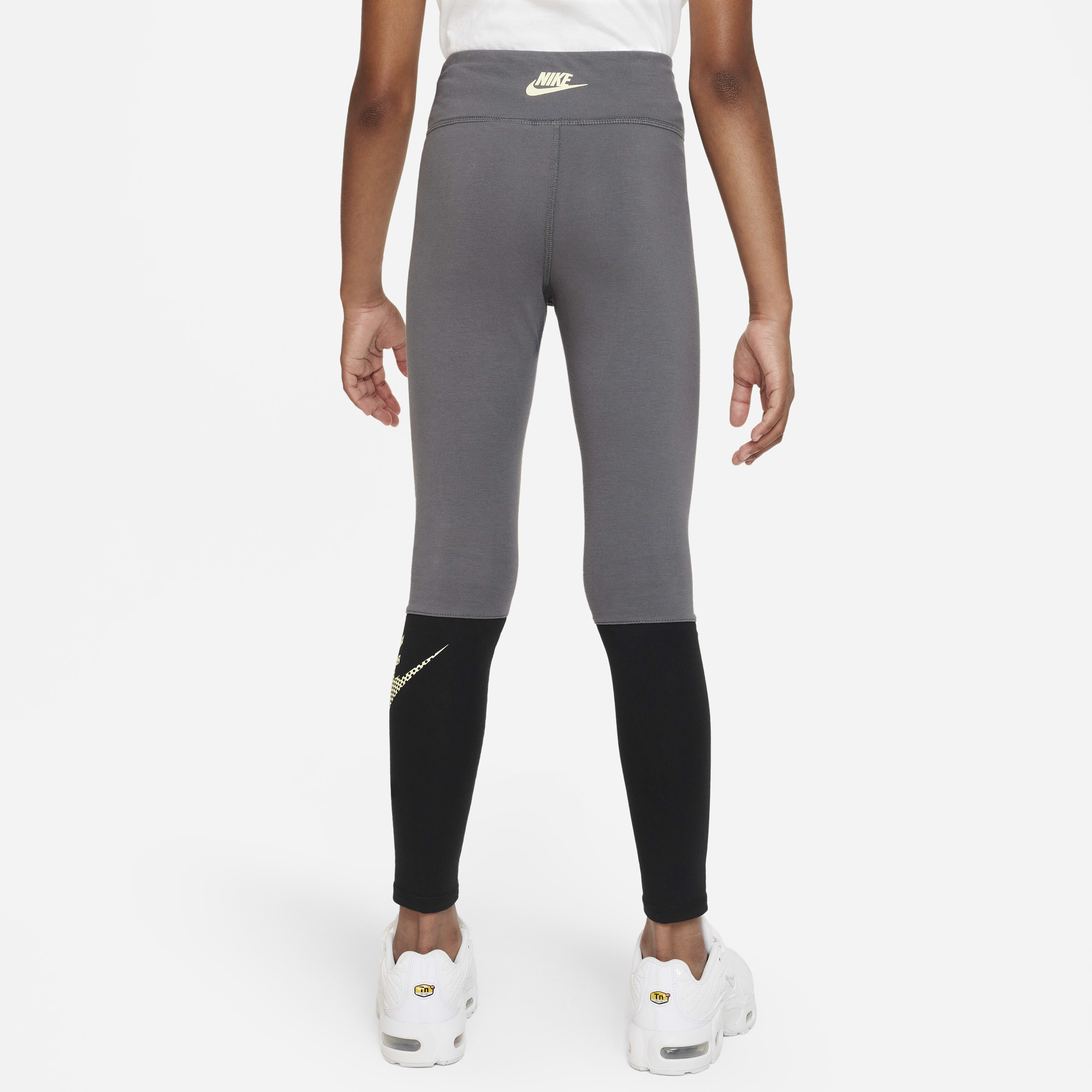 نايكي سبورتسوير فيفوريتس image number 1