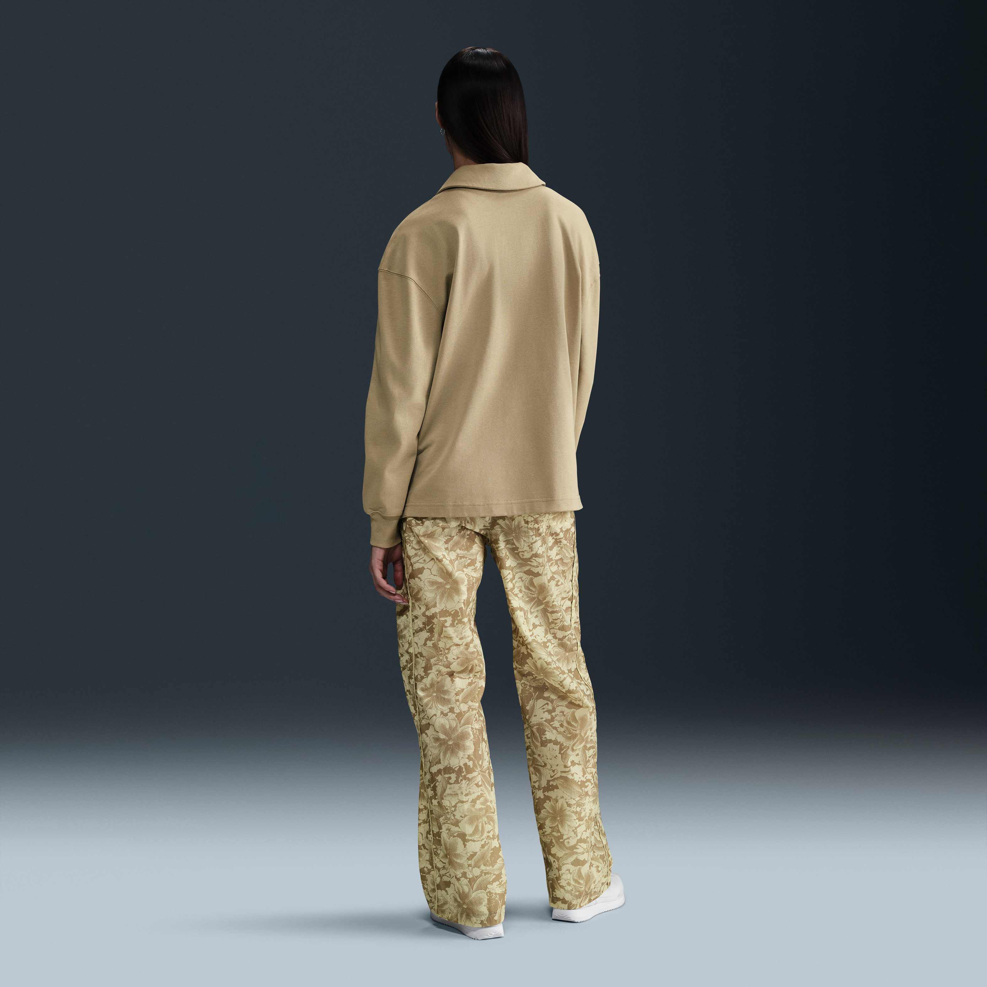 Nike Sportswear Essential image number 4