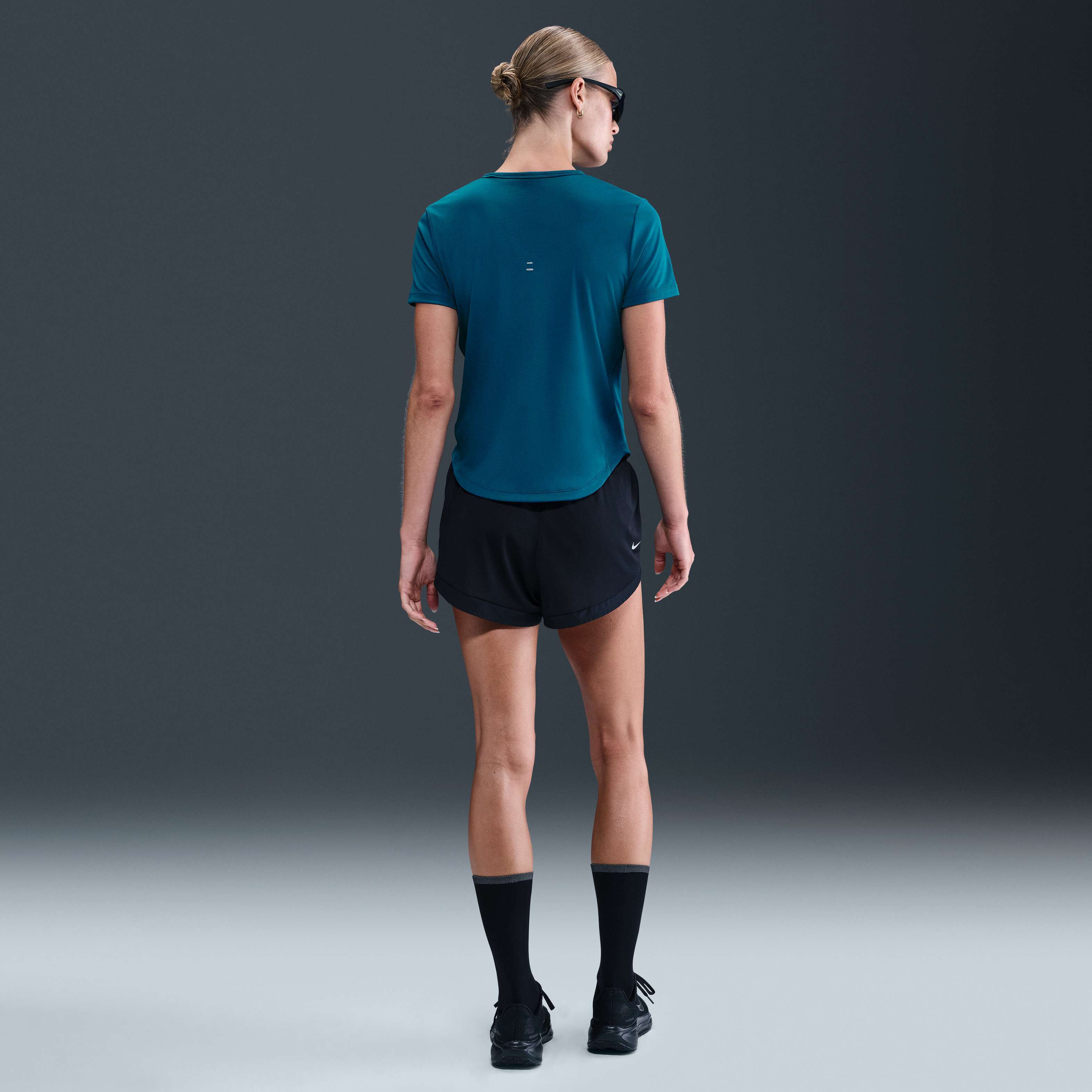 نايكي تيمبو سووش image number 4