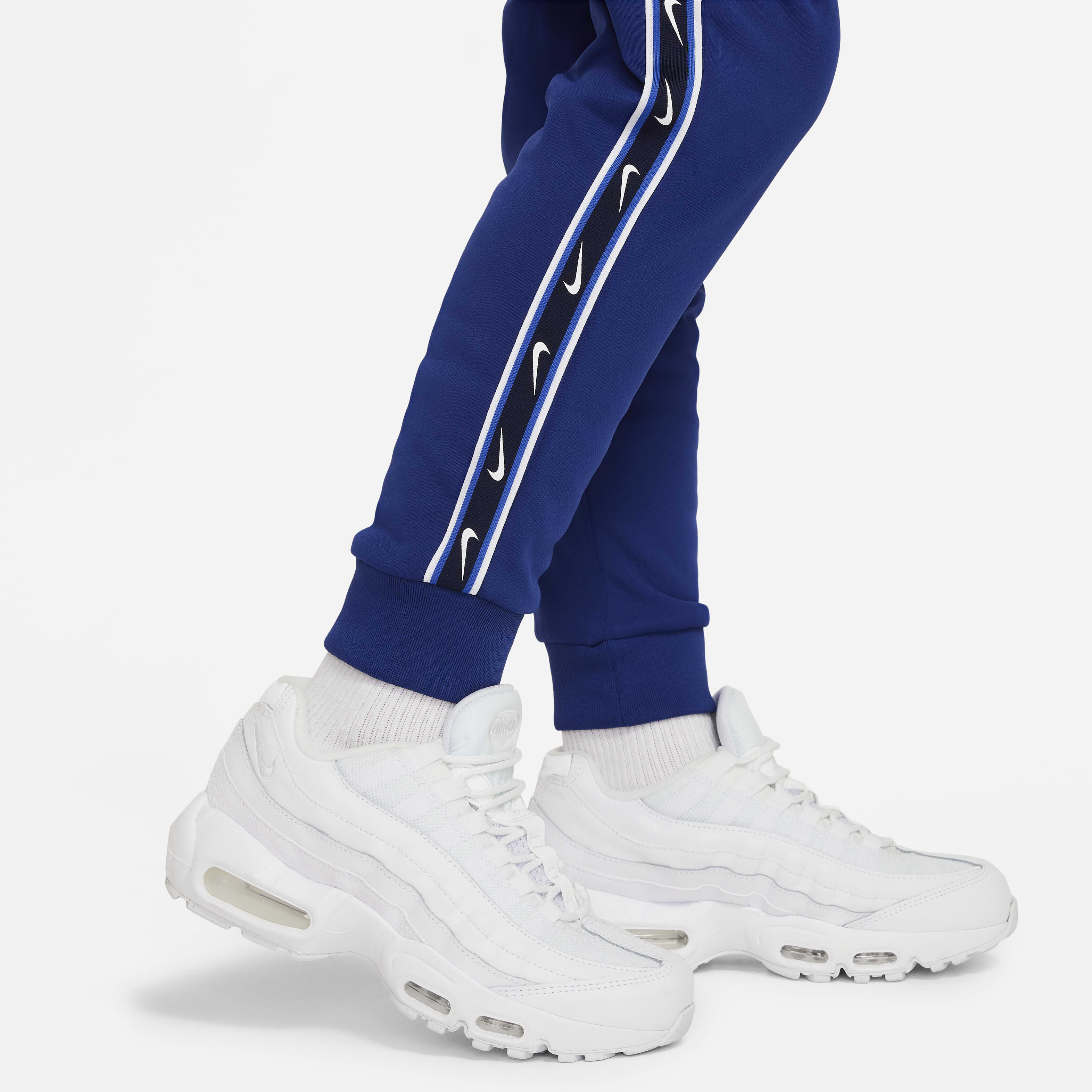 Nike Sportswear Repeat image number 5