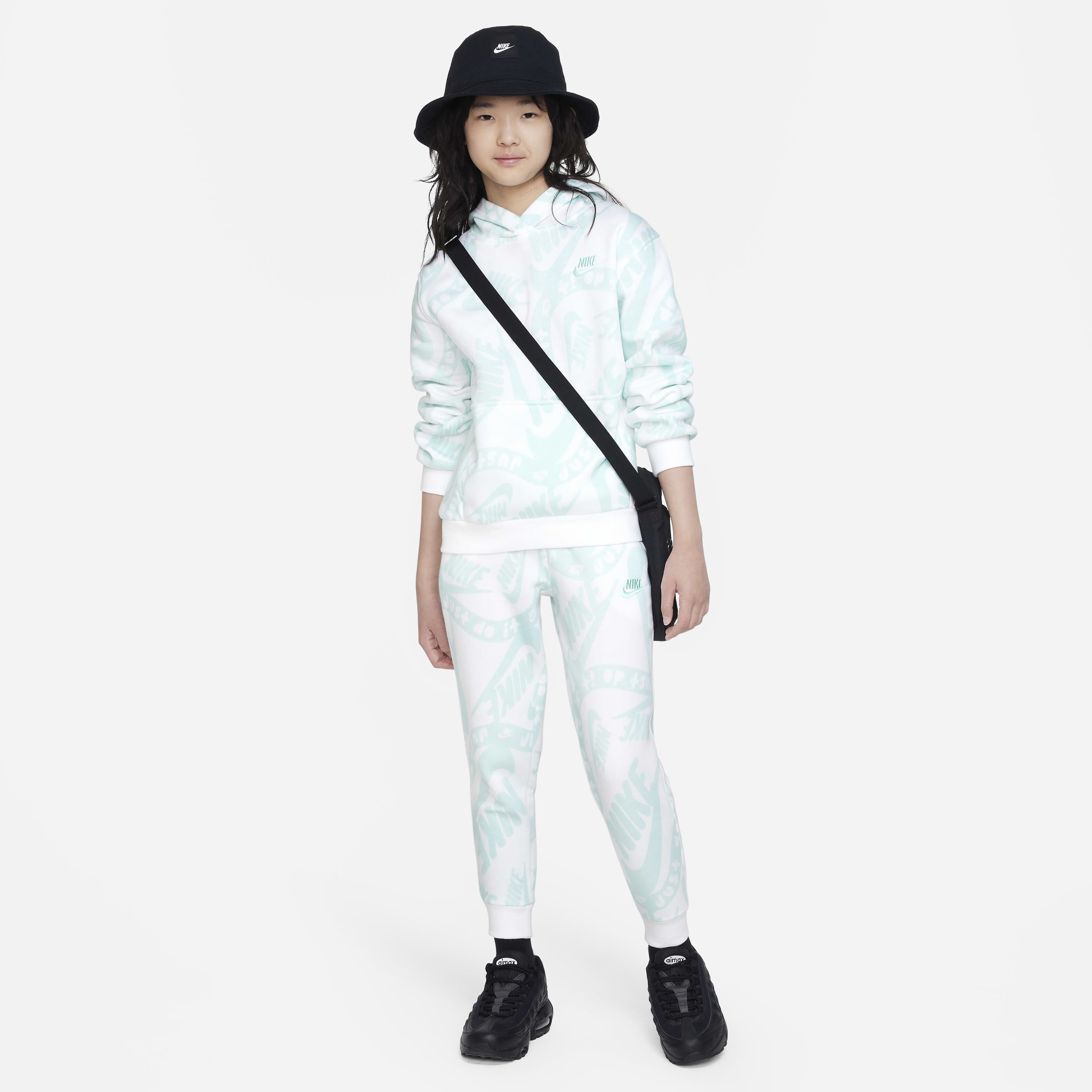 نايكي سبورتسوير كلوب فليس image number 4