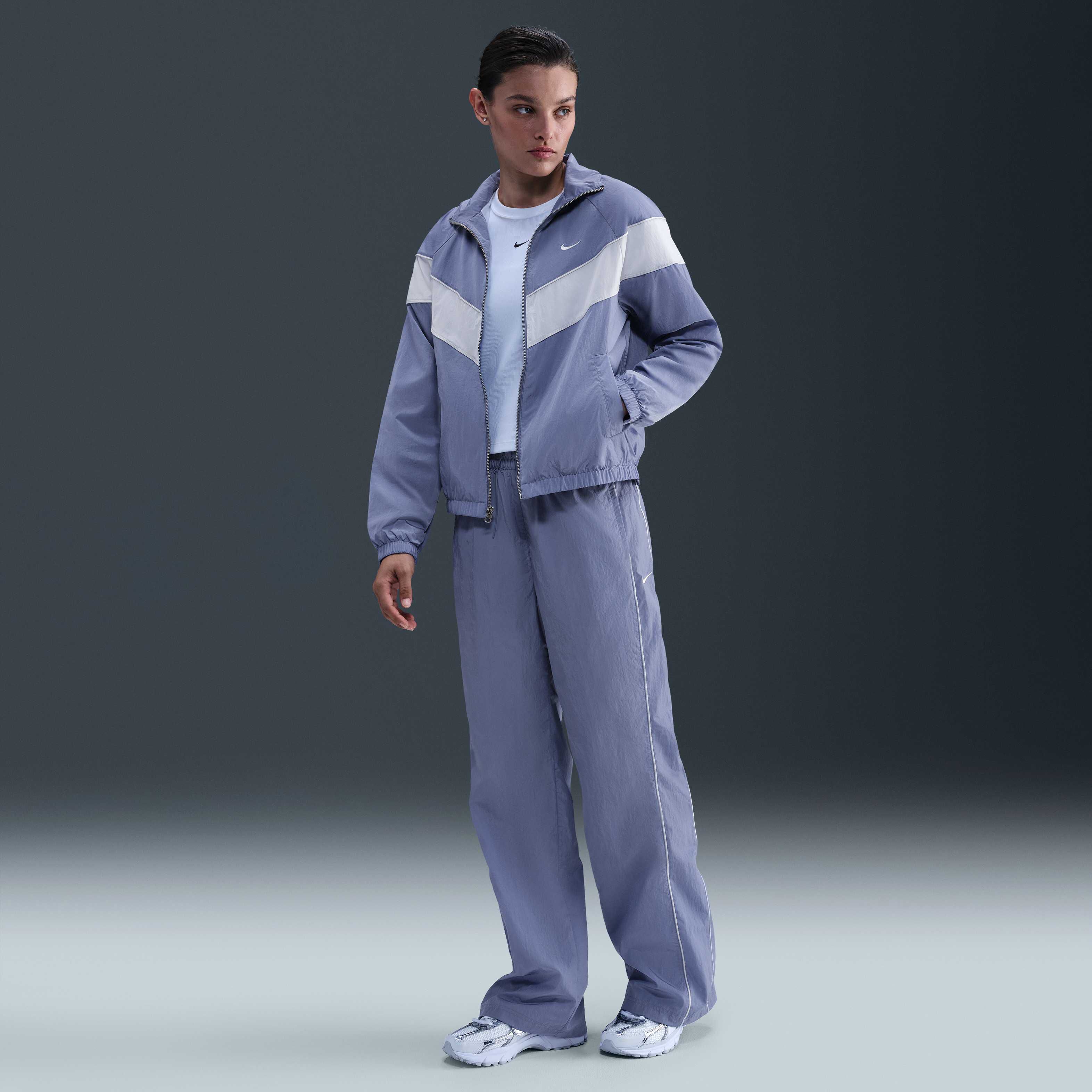 Nike Windrunner image number 3