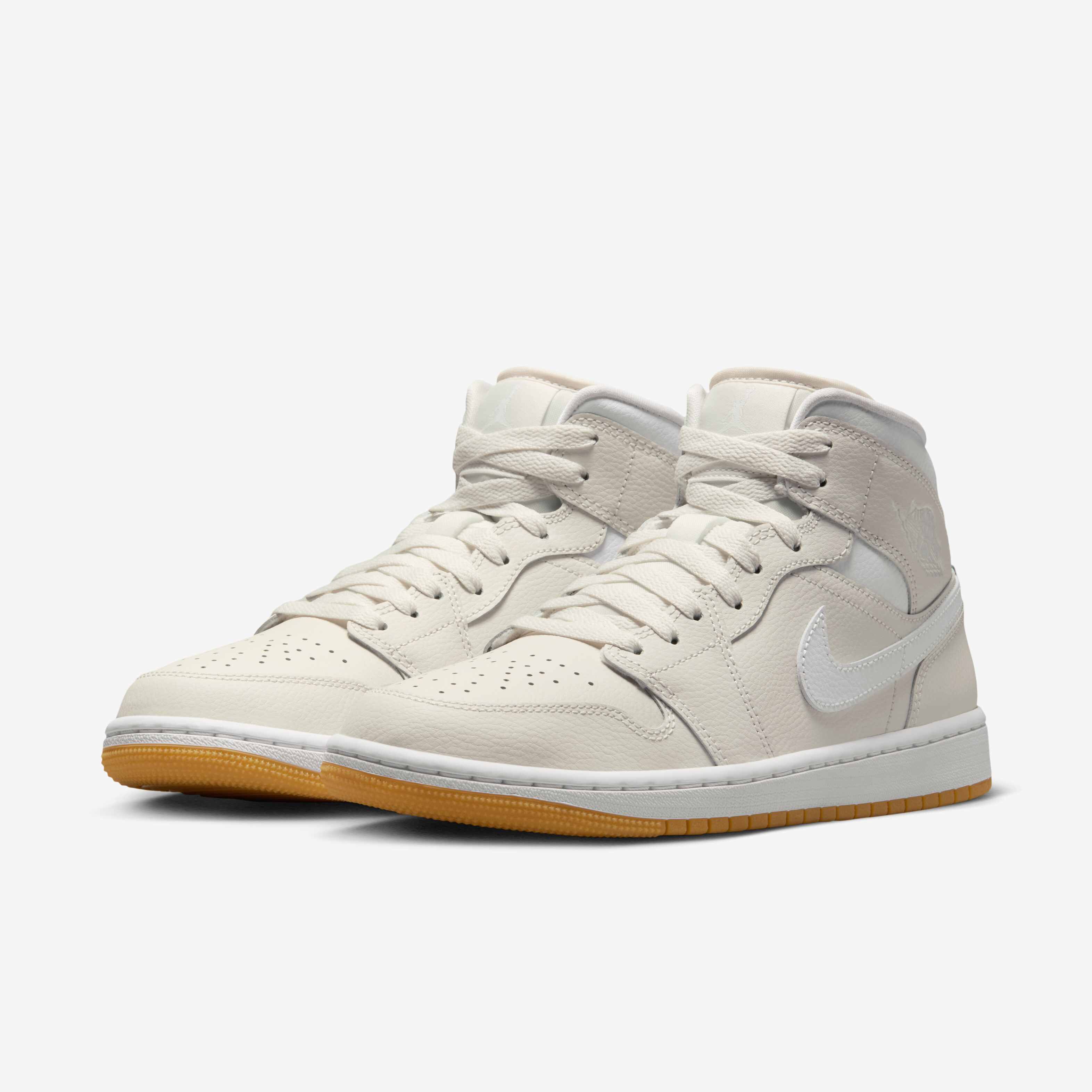 Air Jordan 1 Mid Shoes image number 4