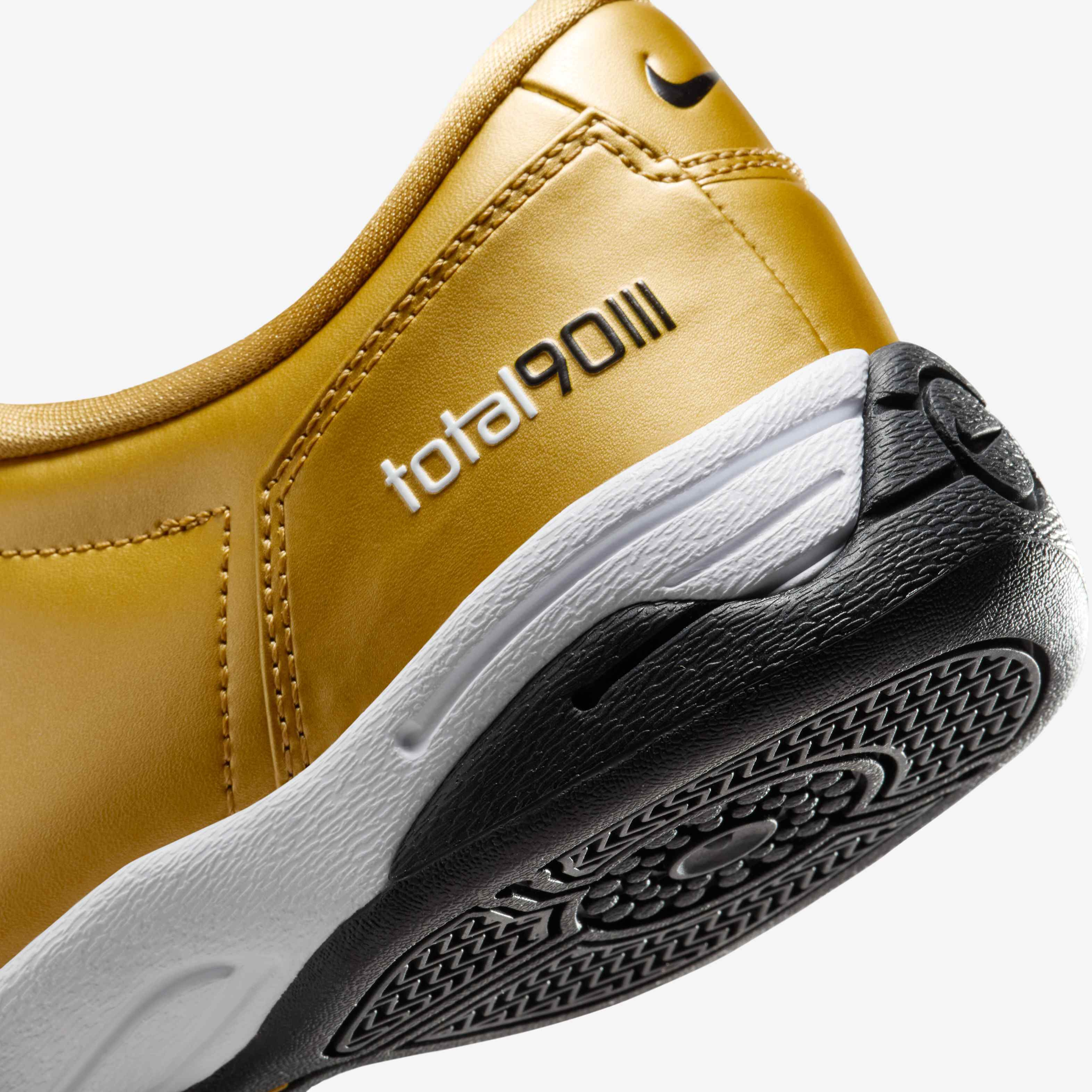 Nike Total90 image number 7