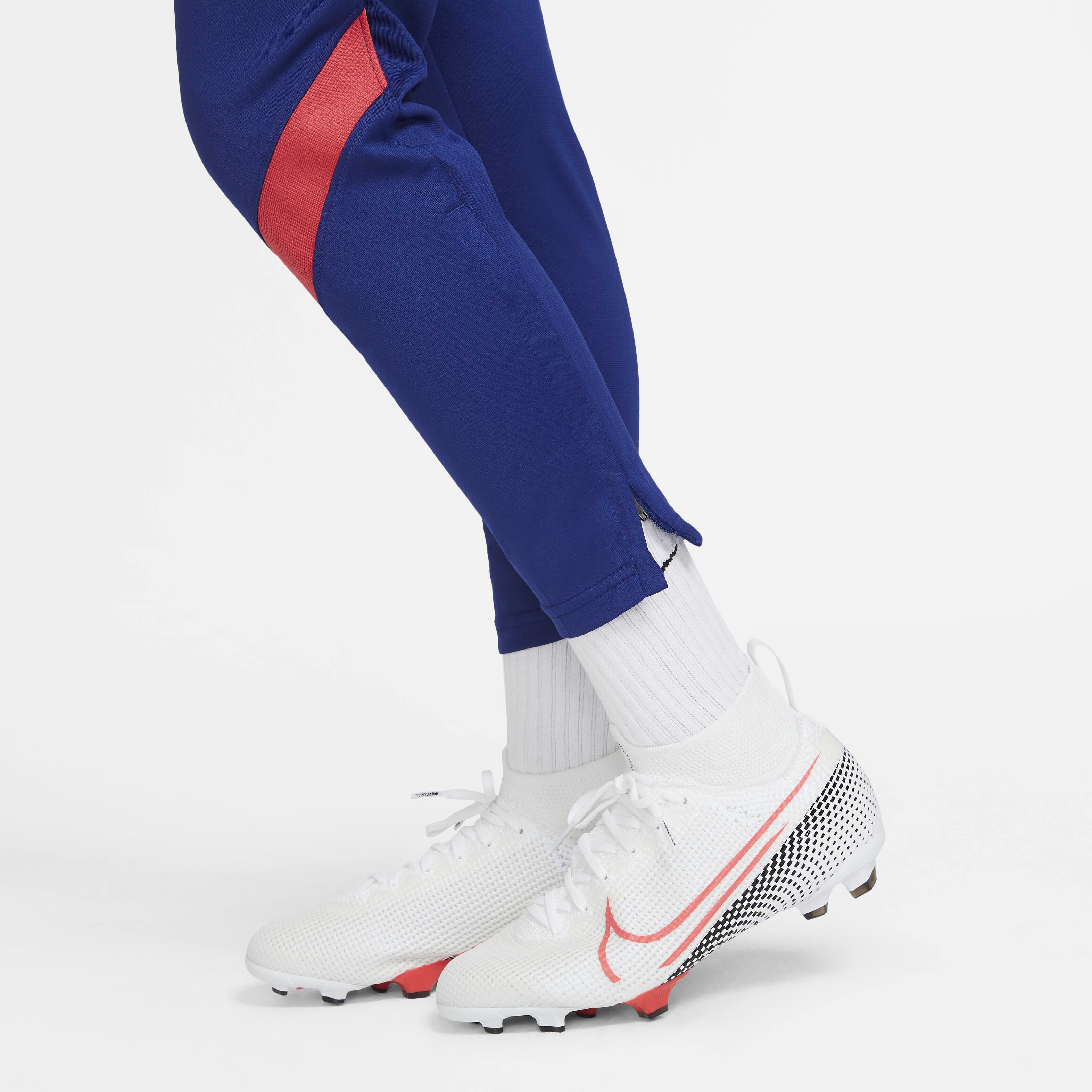 برشلونة سترايك image number 10