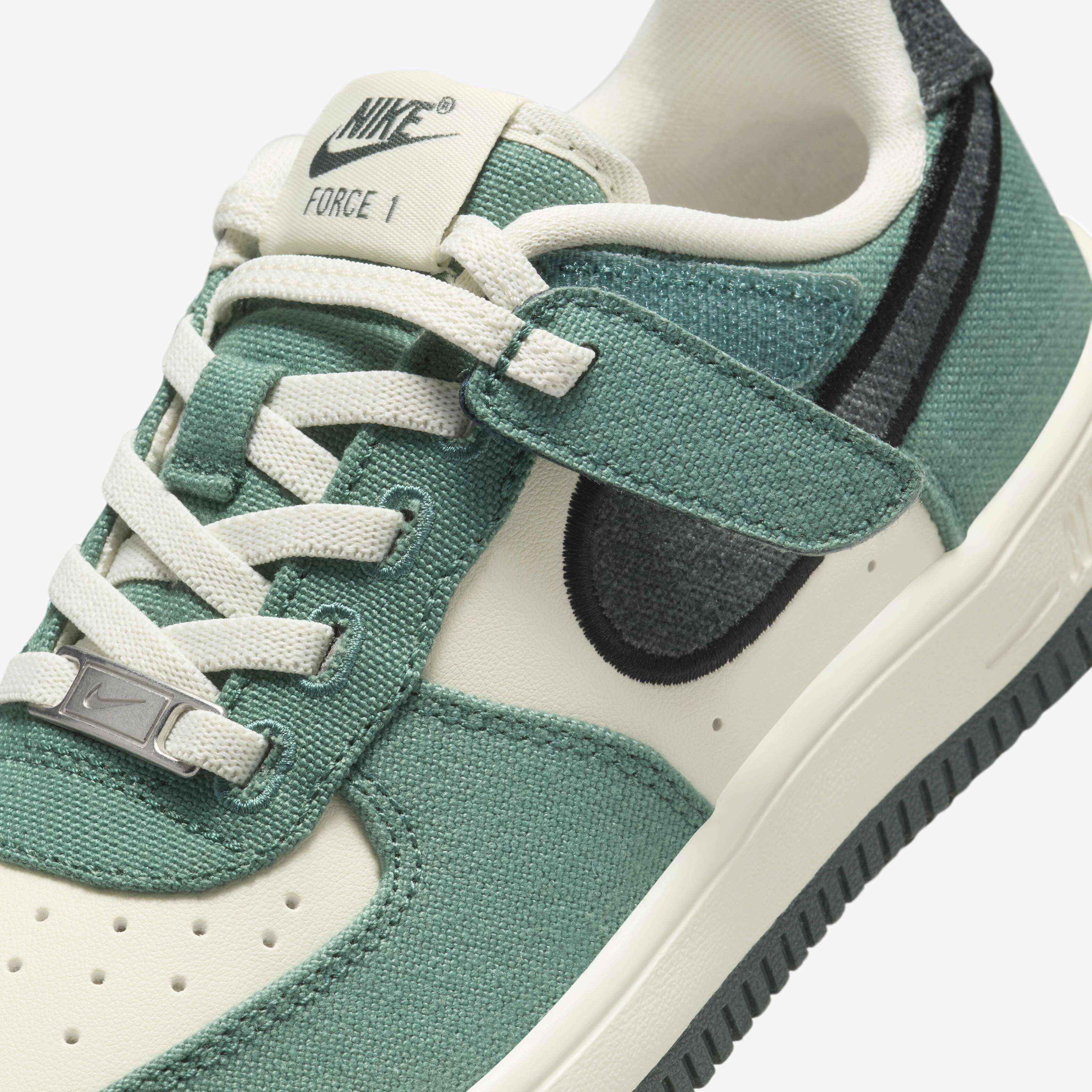 Buy Nike Force 1 LV8 3 EasyOn Younger Kids Shoes Nike Qatar Official