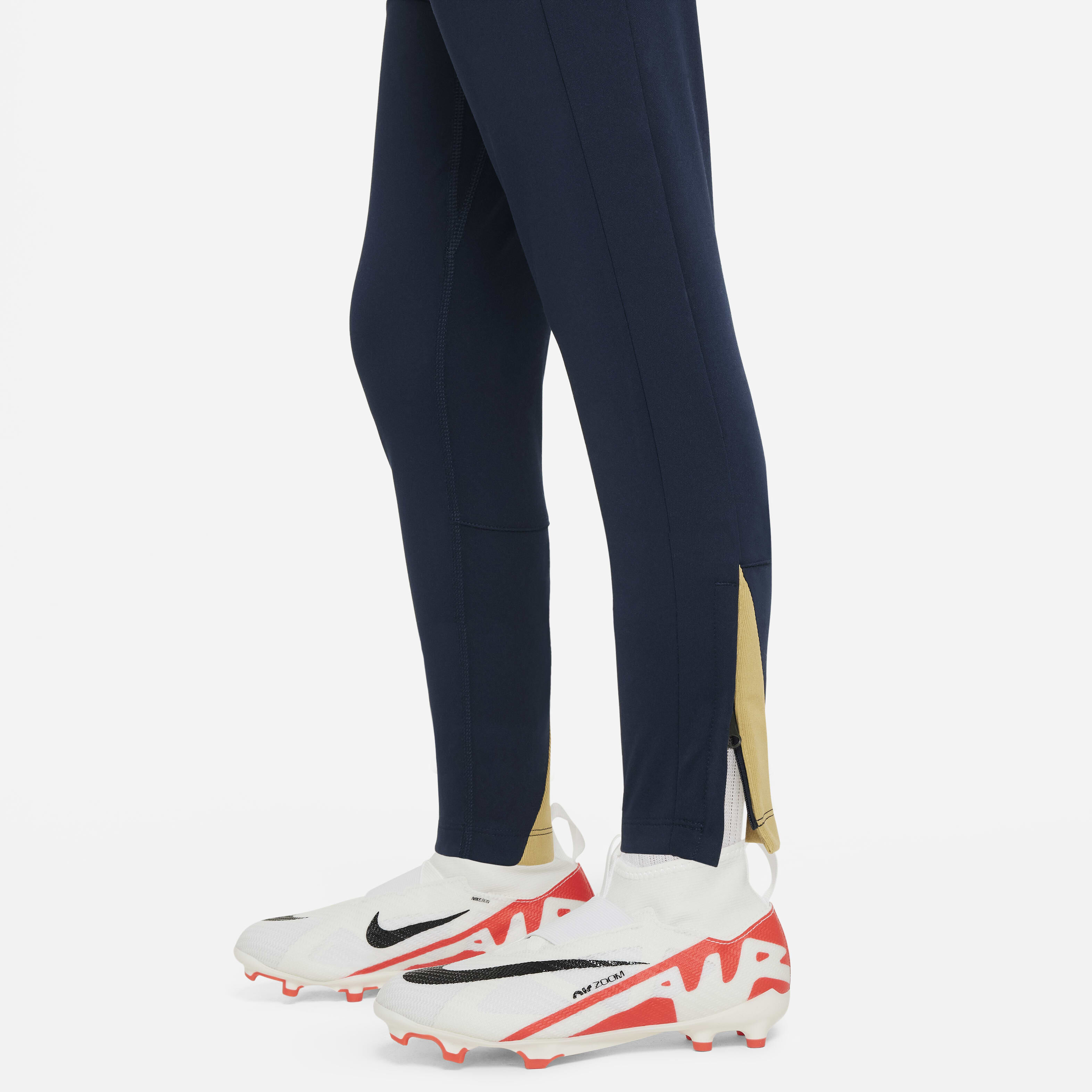 برشلونة F.C أكاديمي برو image number 5