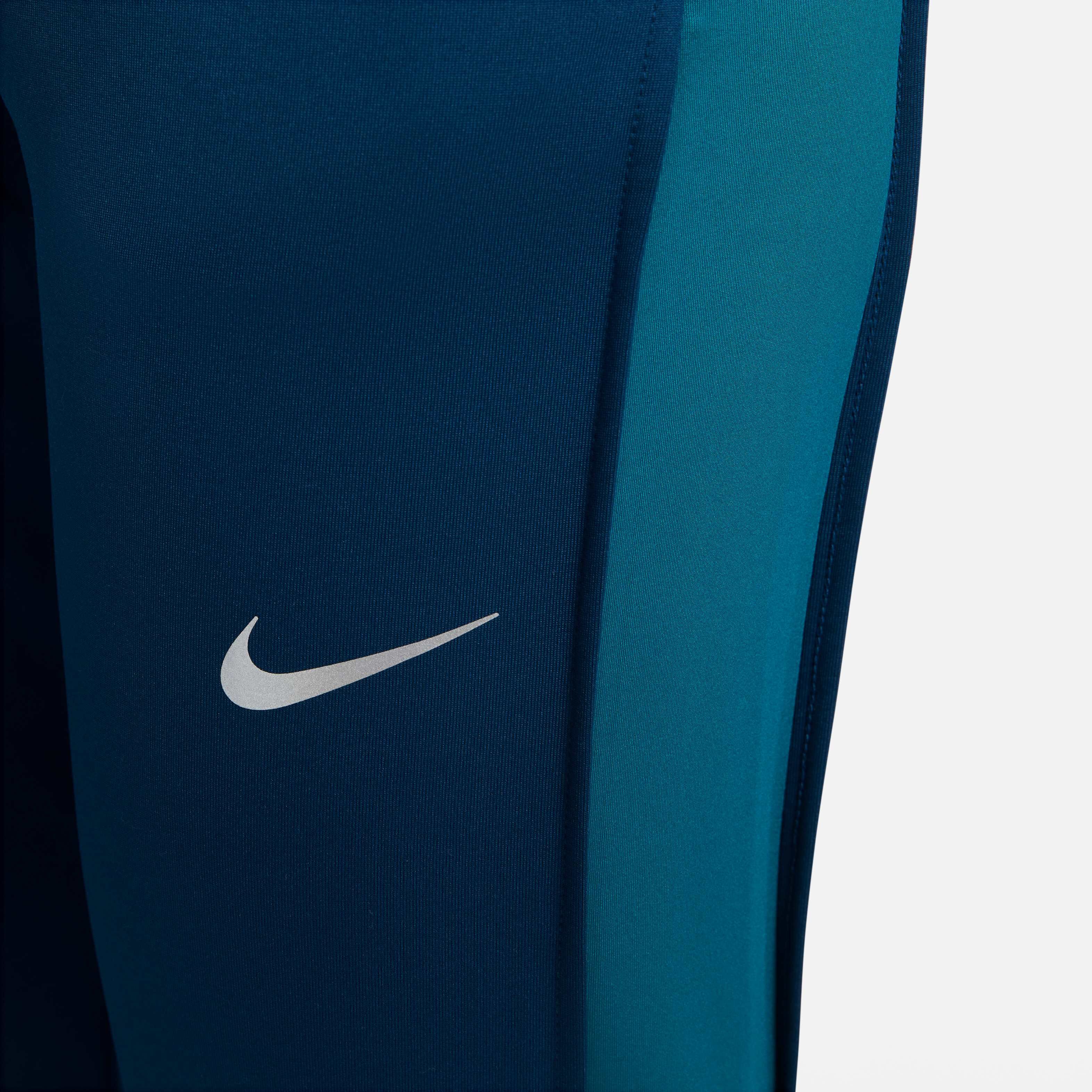 Nike Therma-FIT Essential image number 3