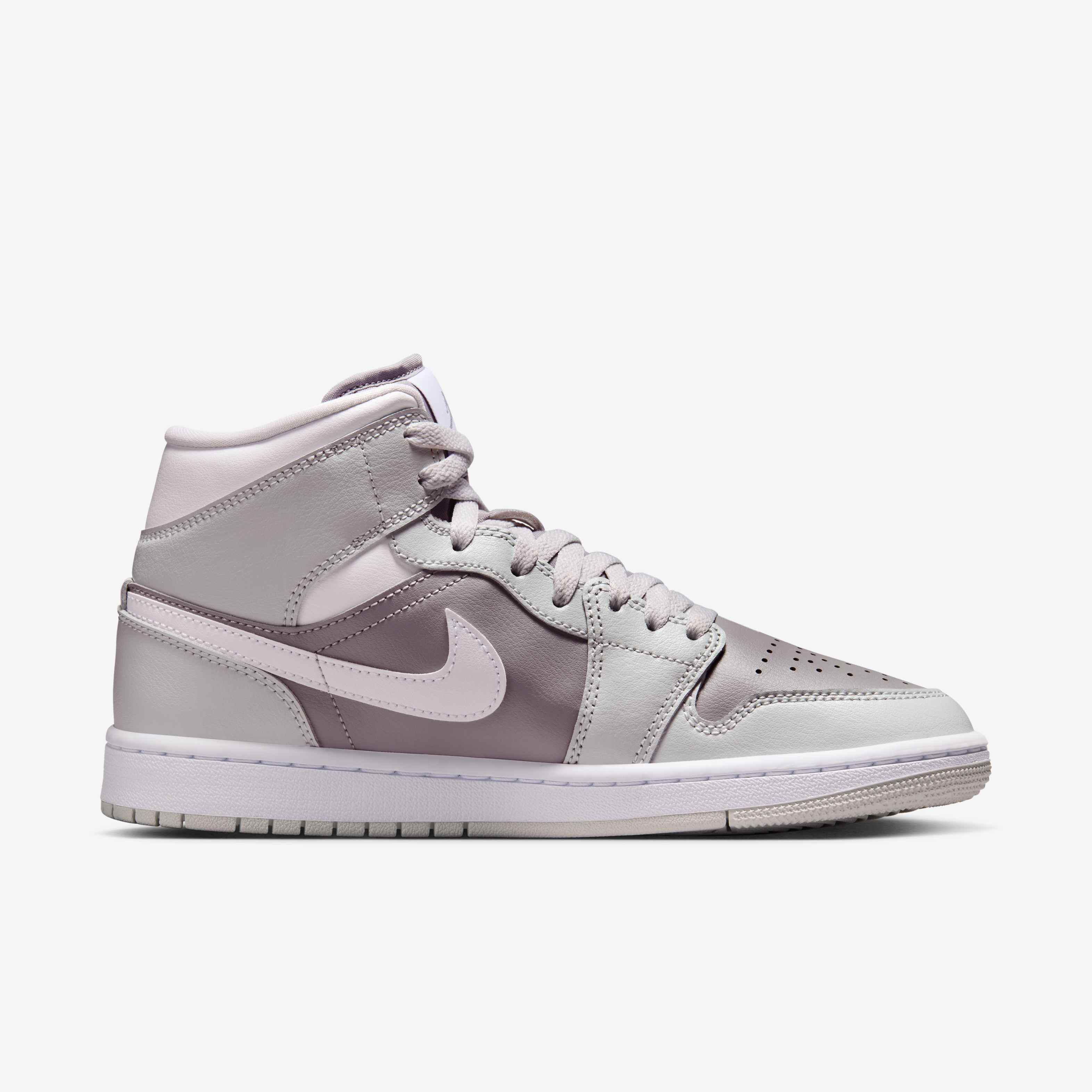 Air Jordan 1 Mid image number 2