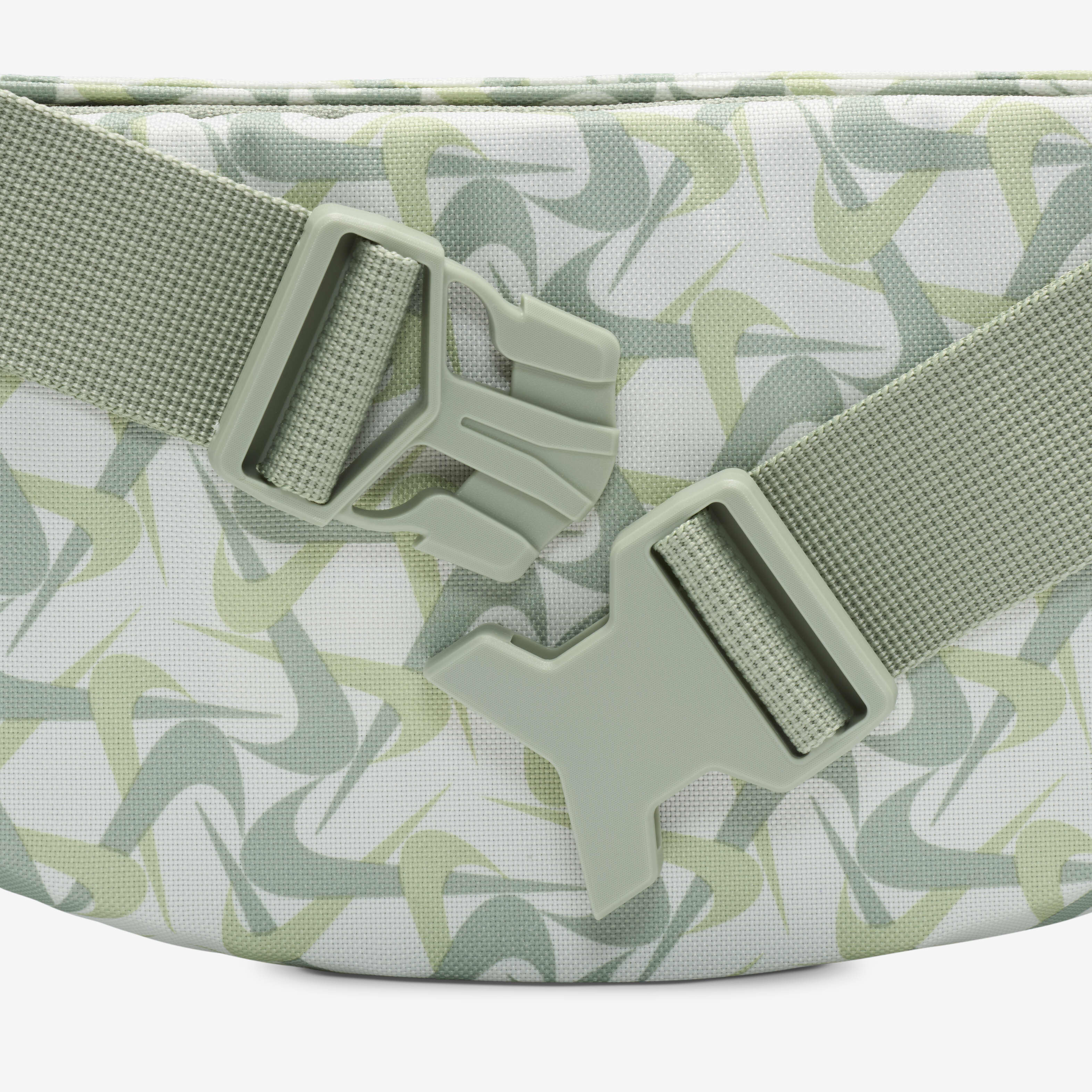 نايكي هيرتج image number 6