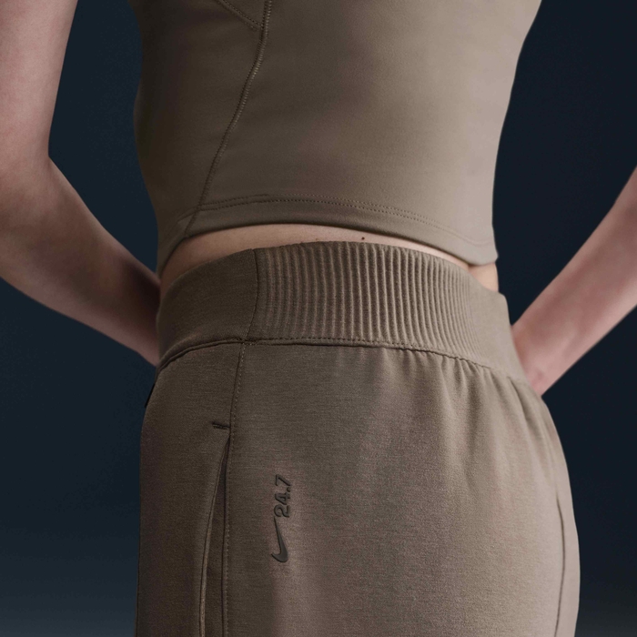 نايكي 24.7 امبوسبلي سوفت image number 4 نايكي 24.7 امبوسبلي سوفت image number 4