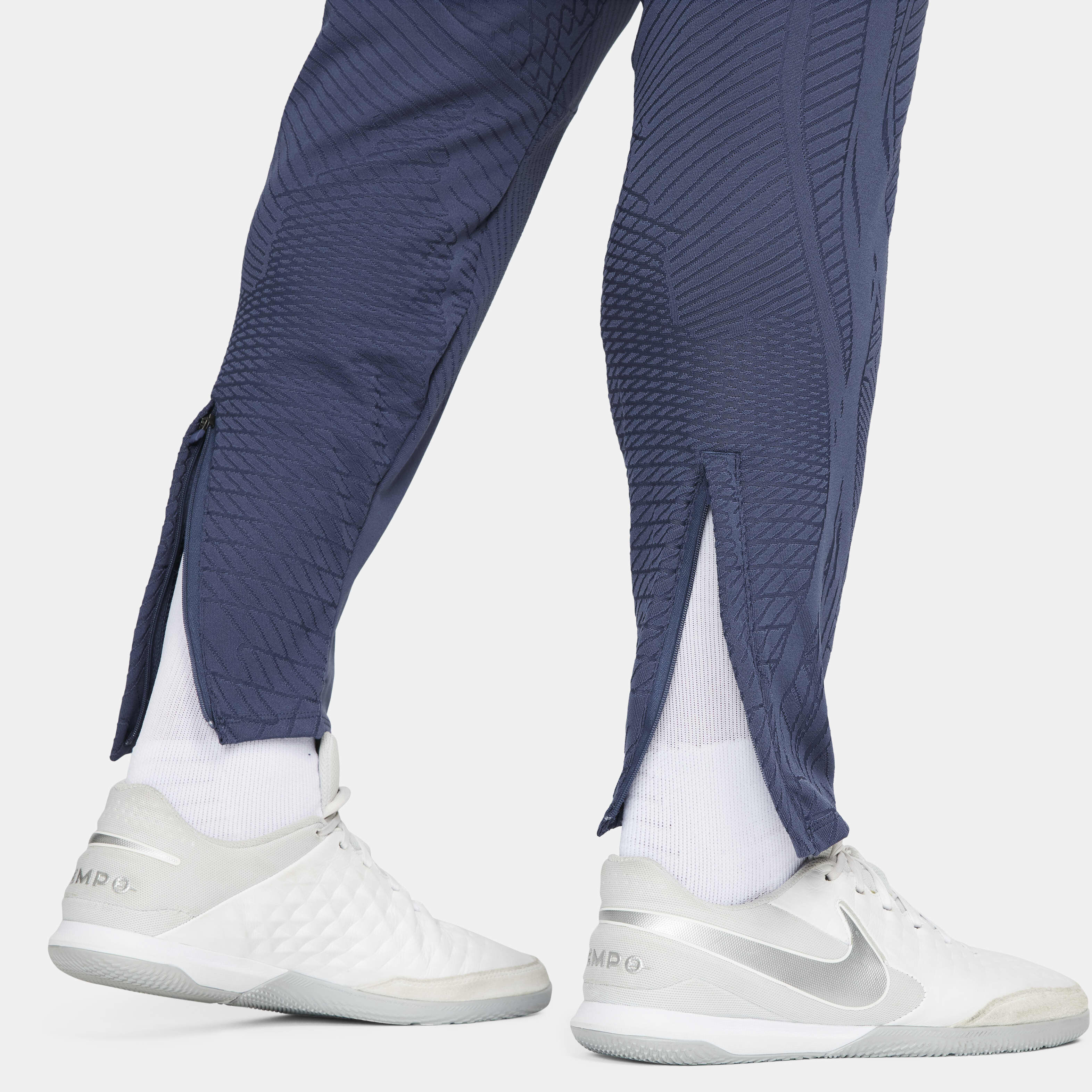 F.C. Barcelona Strike Elite Third image number 14