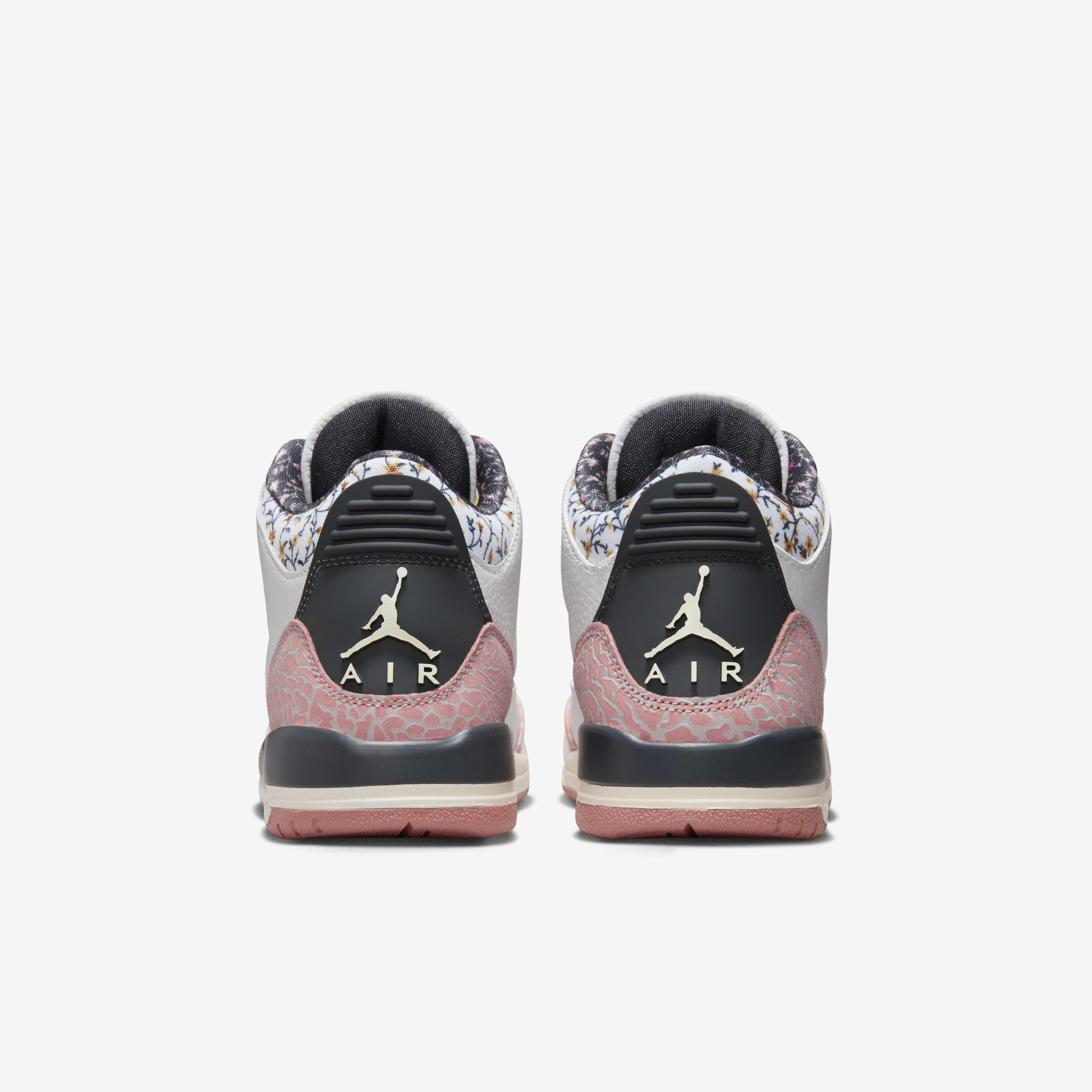 Air Jordan 3 Retro image number 5