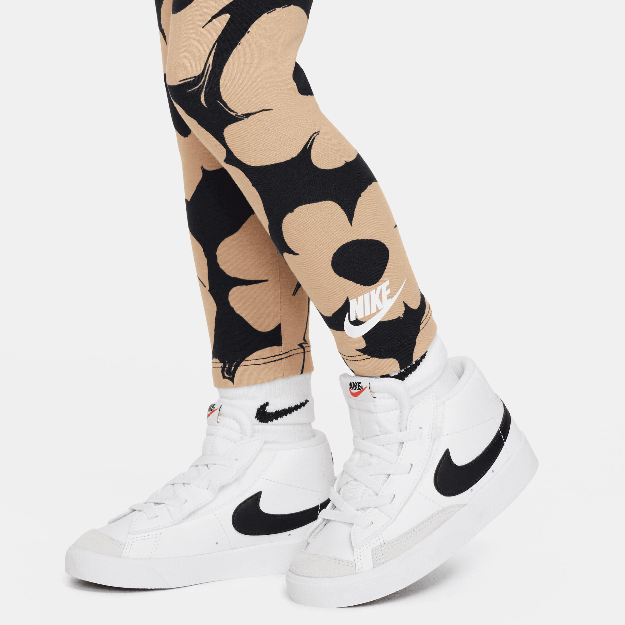 Nike Floral image number 2