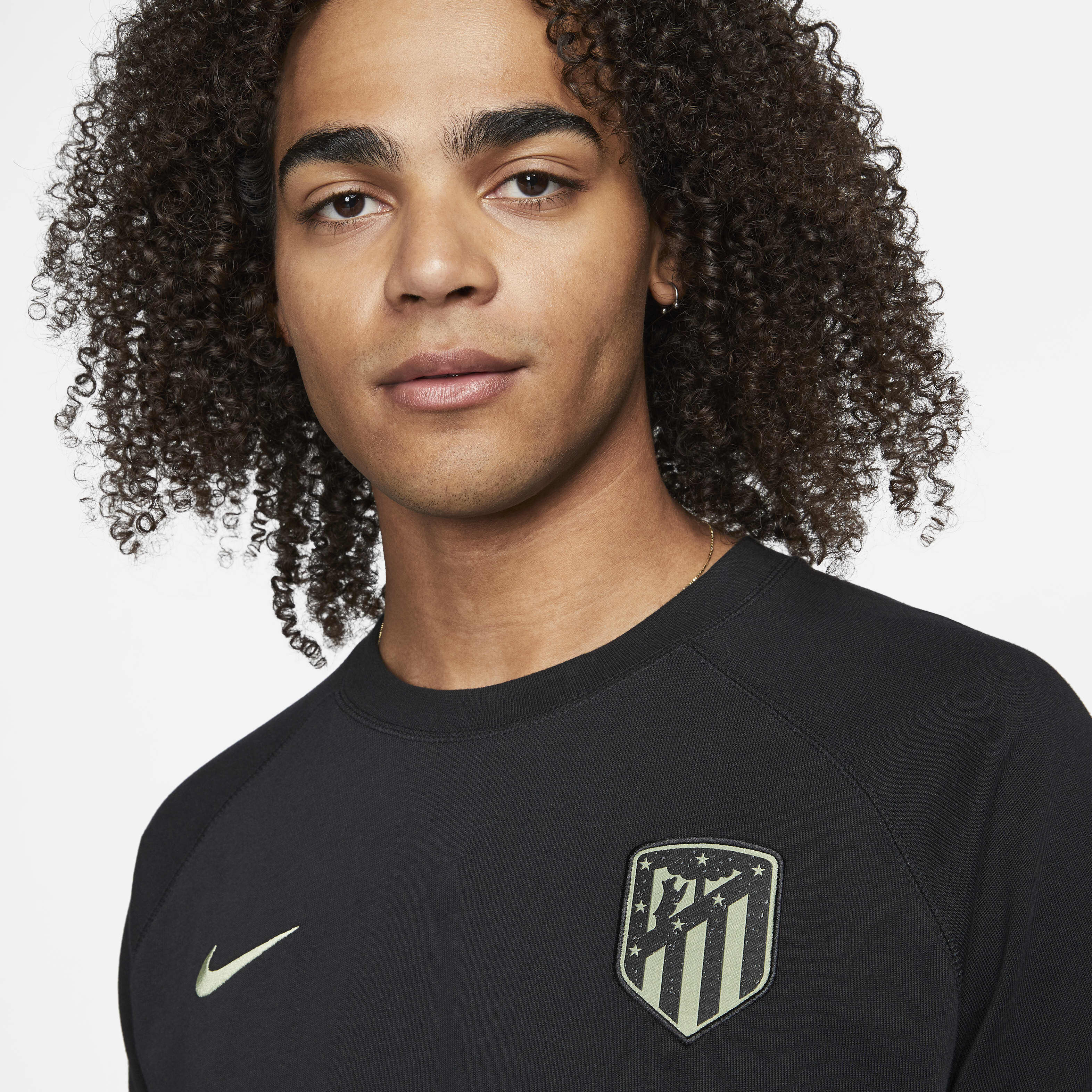 أتلتيكو مدريد ترافل البديل image number 2