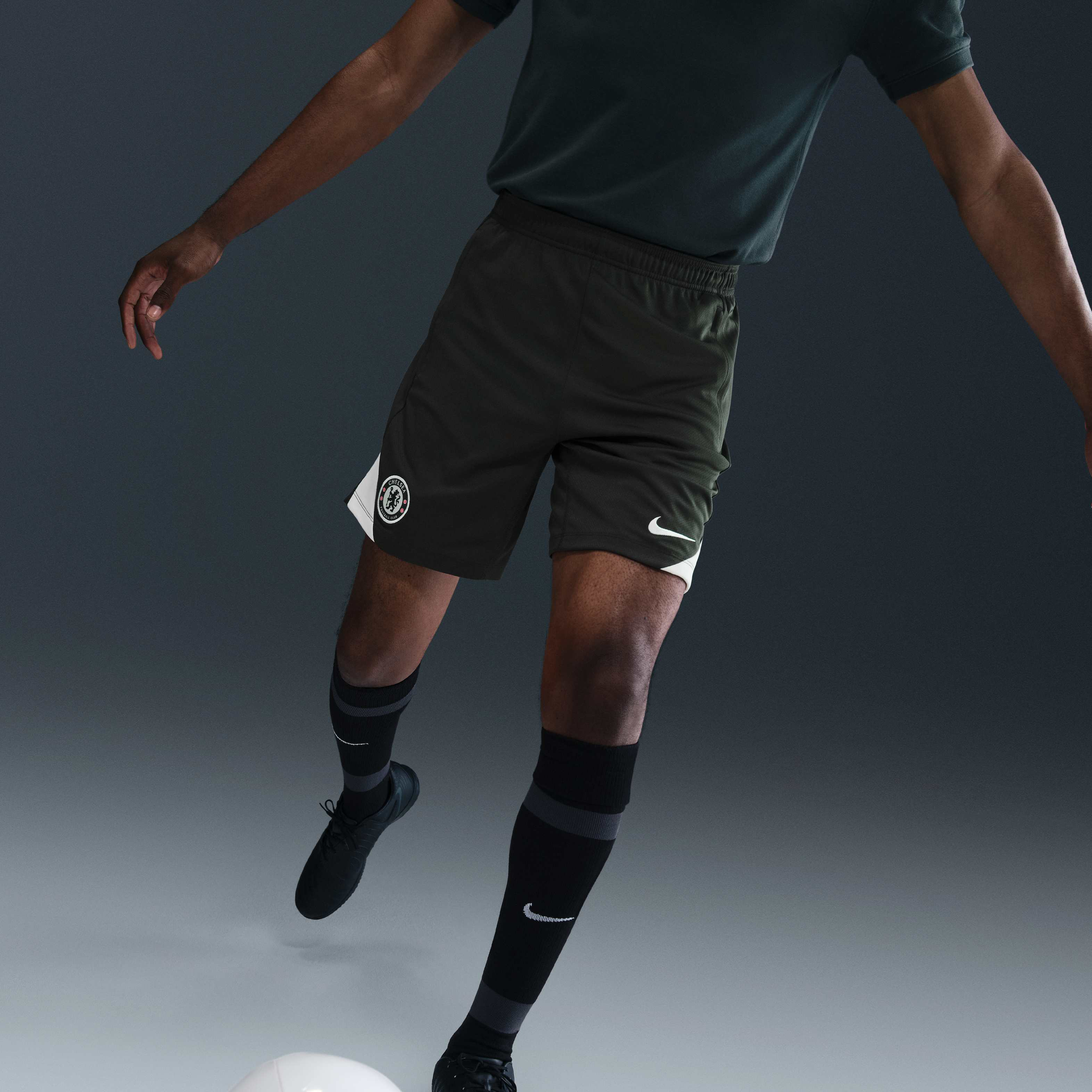 Chelsea F.C. Strike image number 4