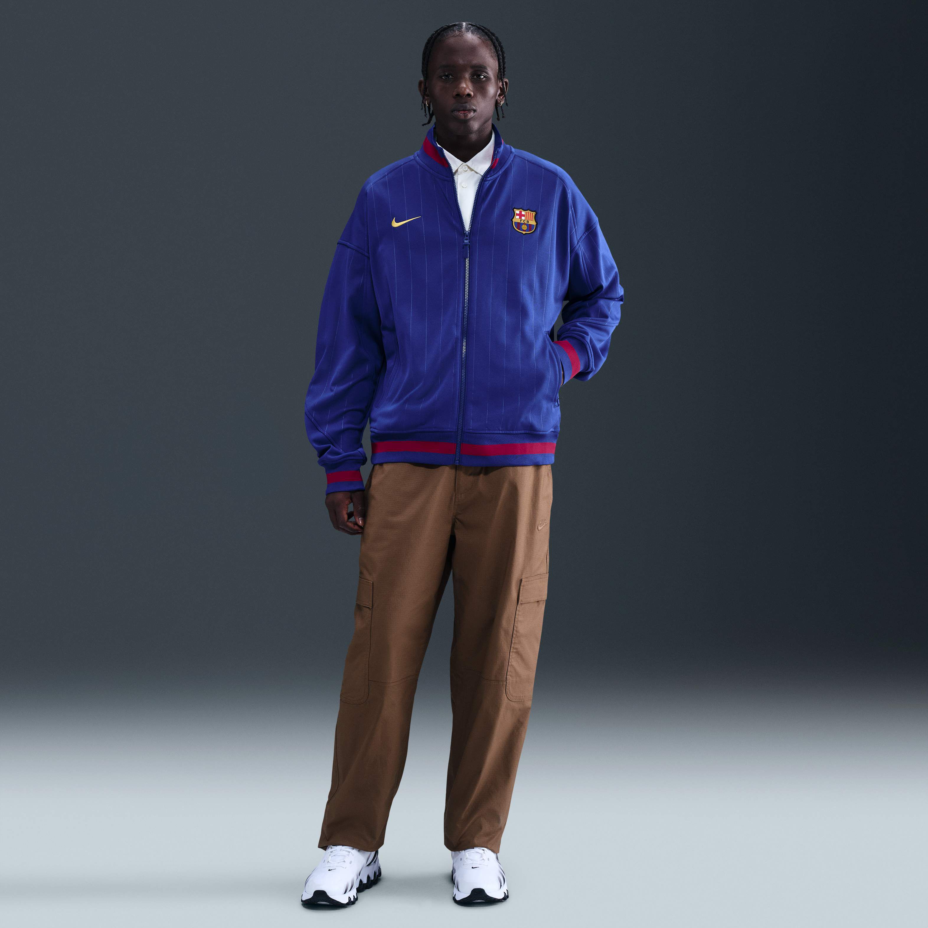 برشلونة اكاديمي برو الأساسي image number 3