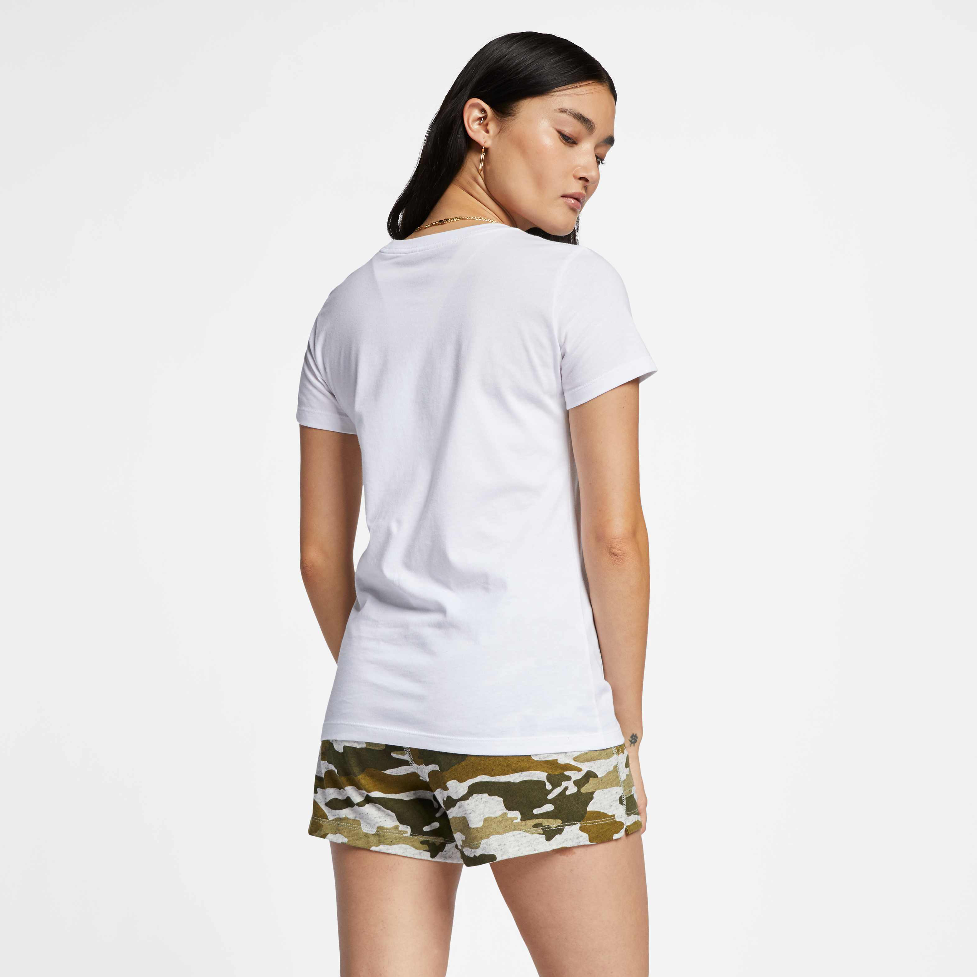 Nike Sportswear Essential image number 2