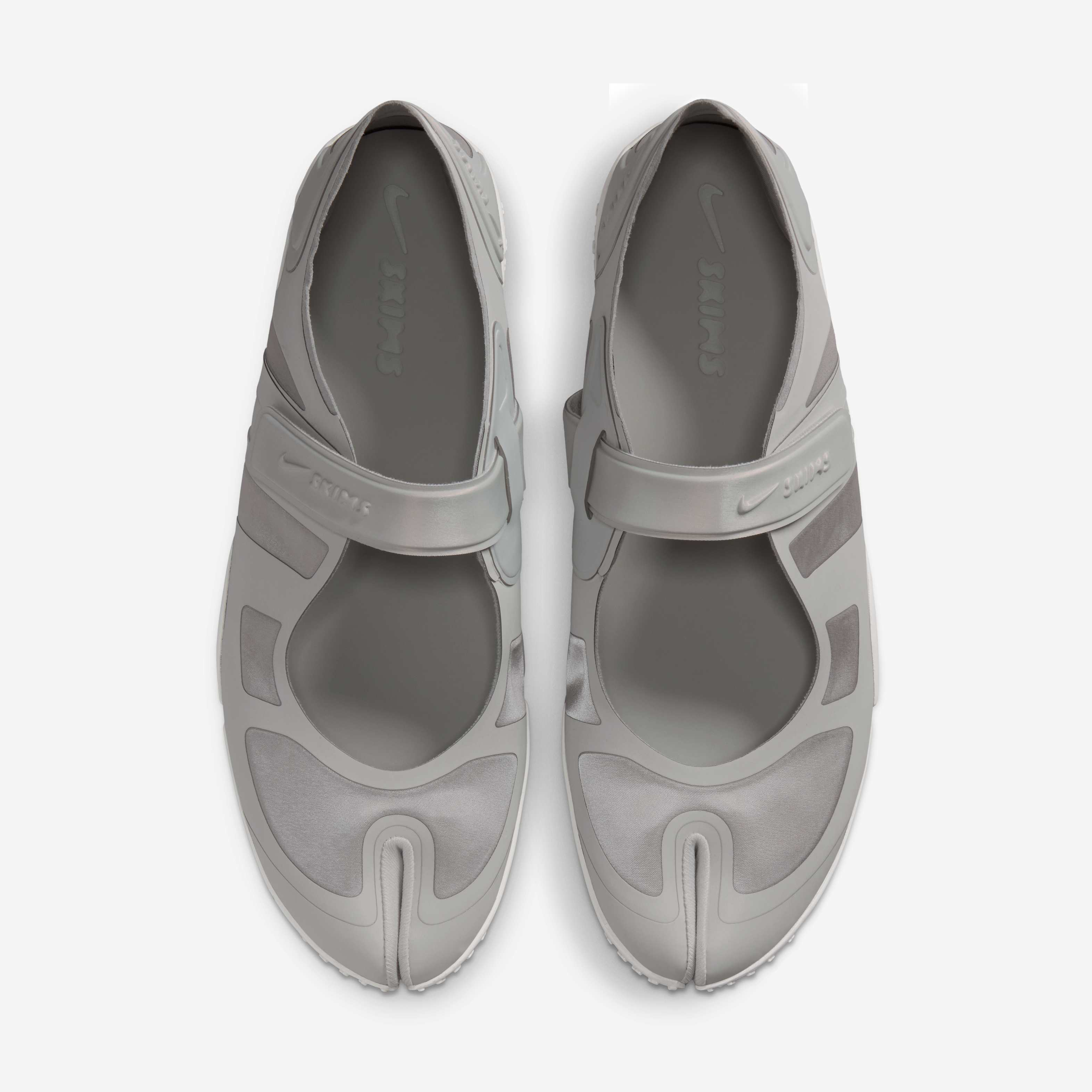 NikeSKIMS Rift Satin image number 3