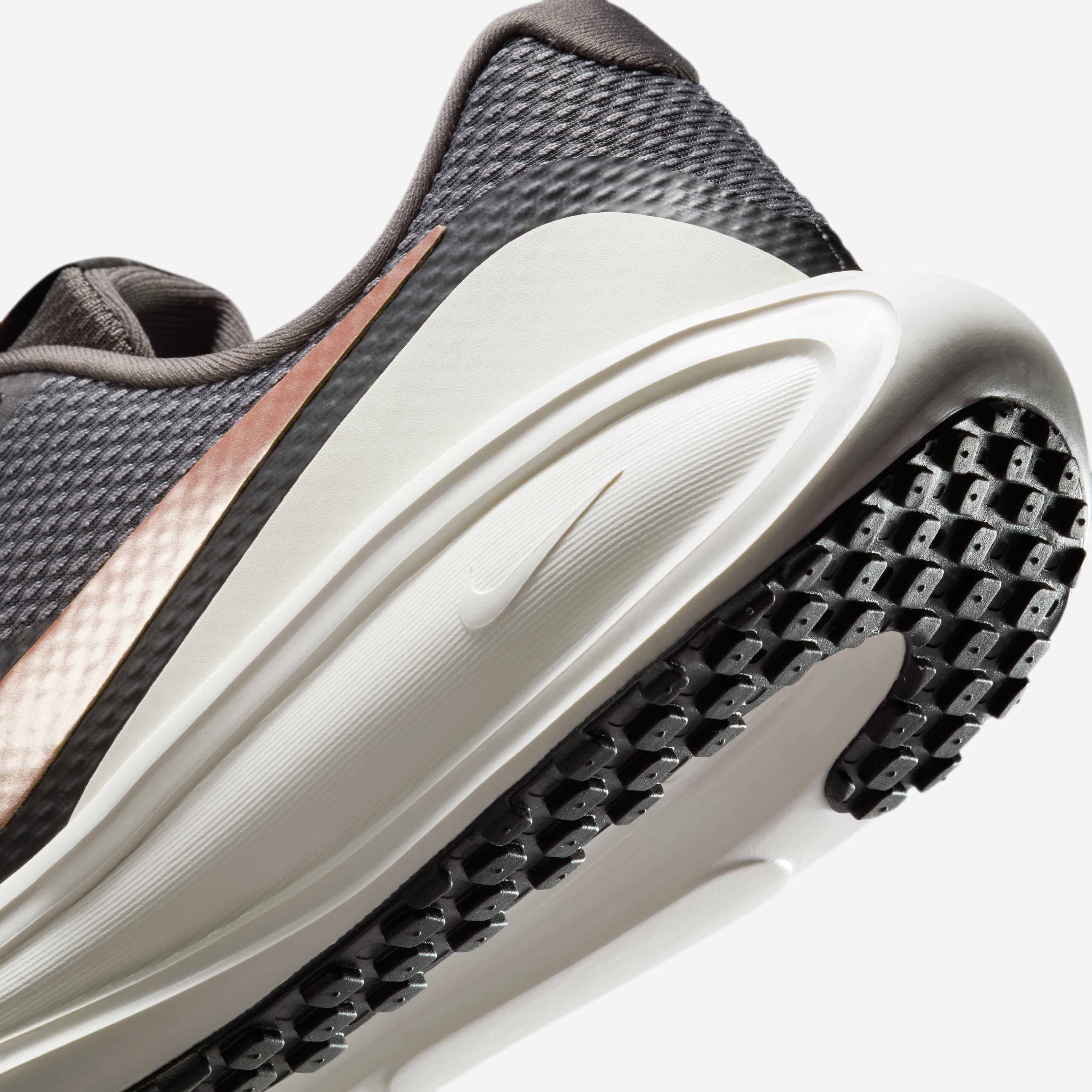 Nike Revolution 8 image number 7