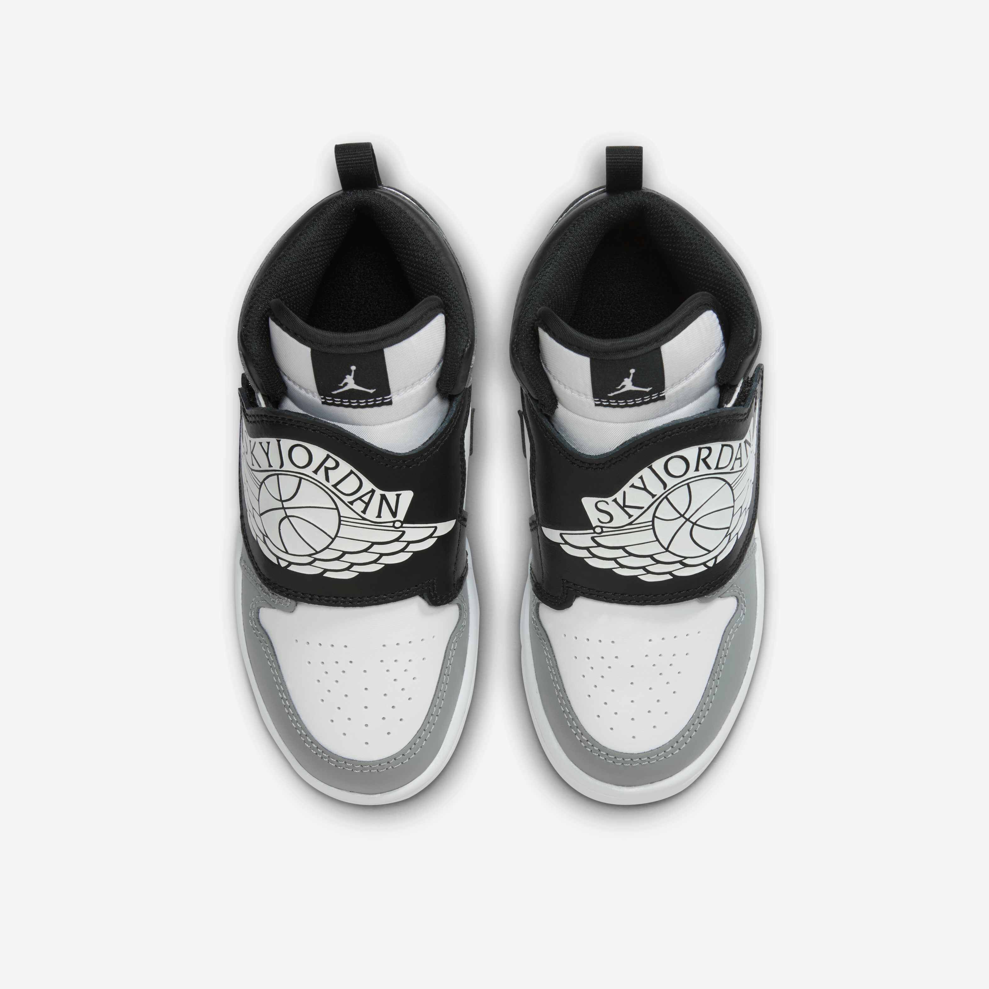 Sky Jordan 1 image number 3