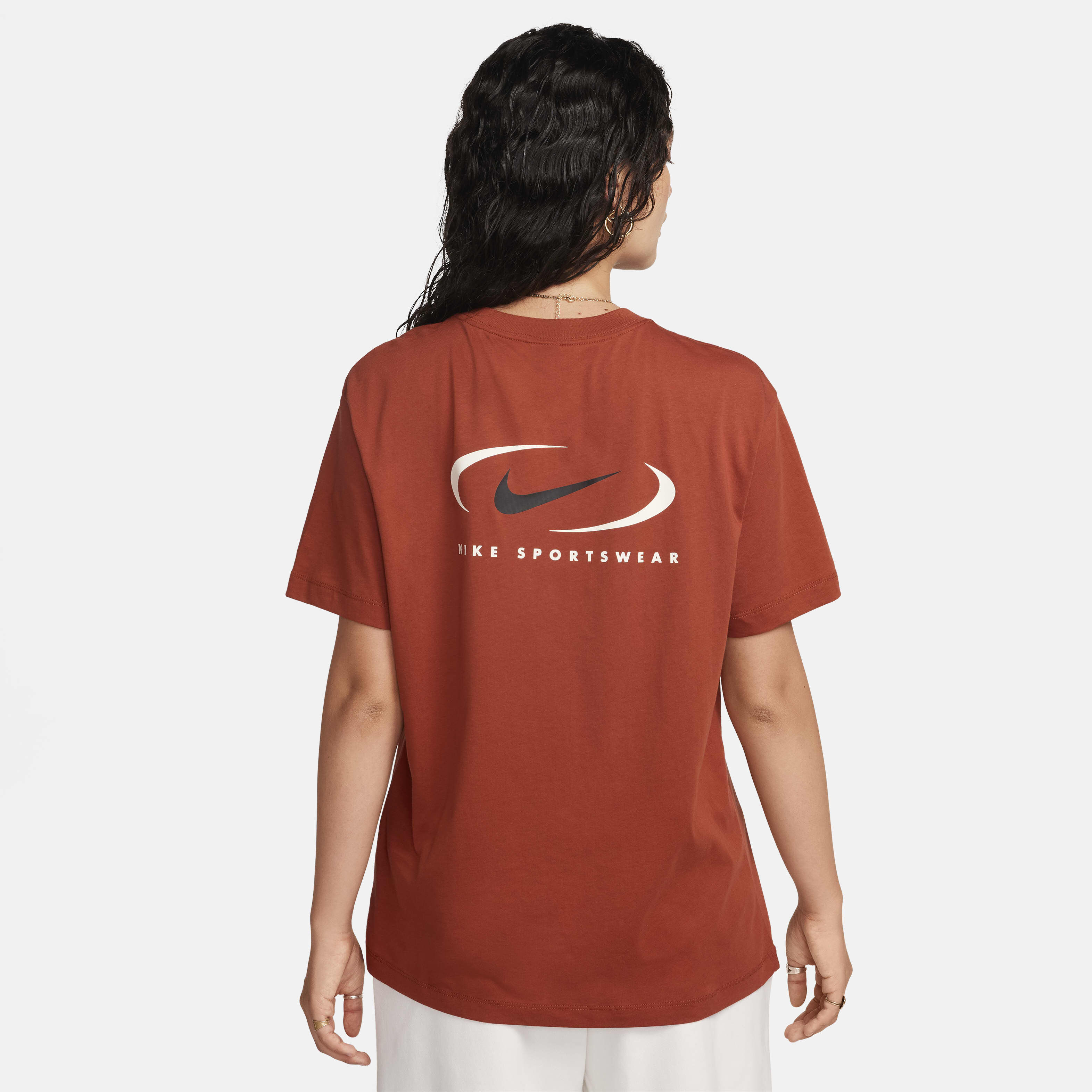 نايكي سبورتسوير image number 1