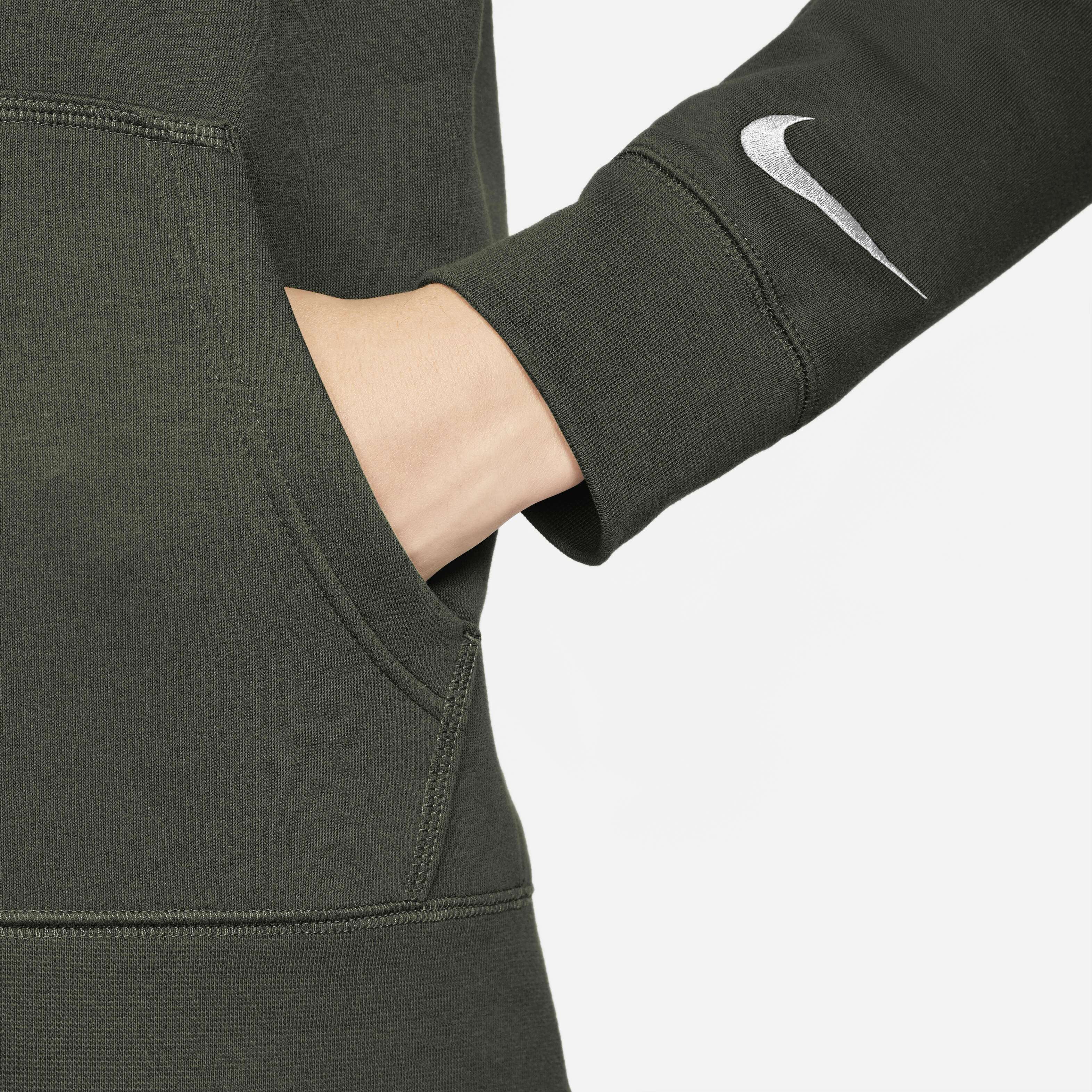 نايكي F.C. image number 3