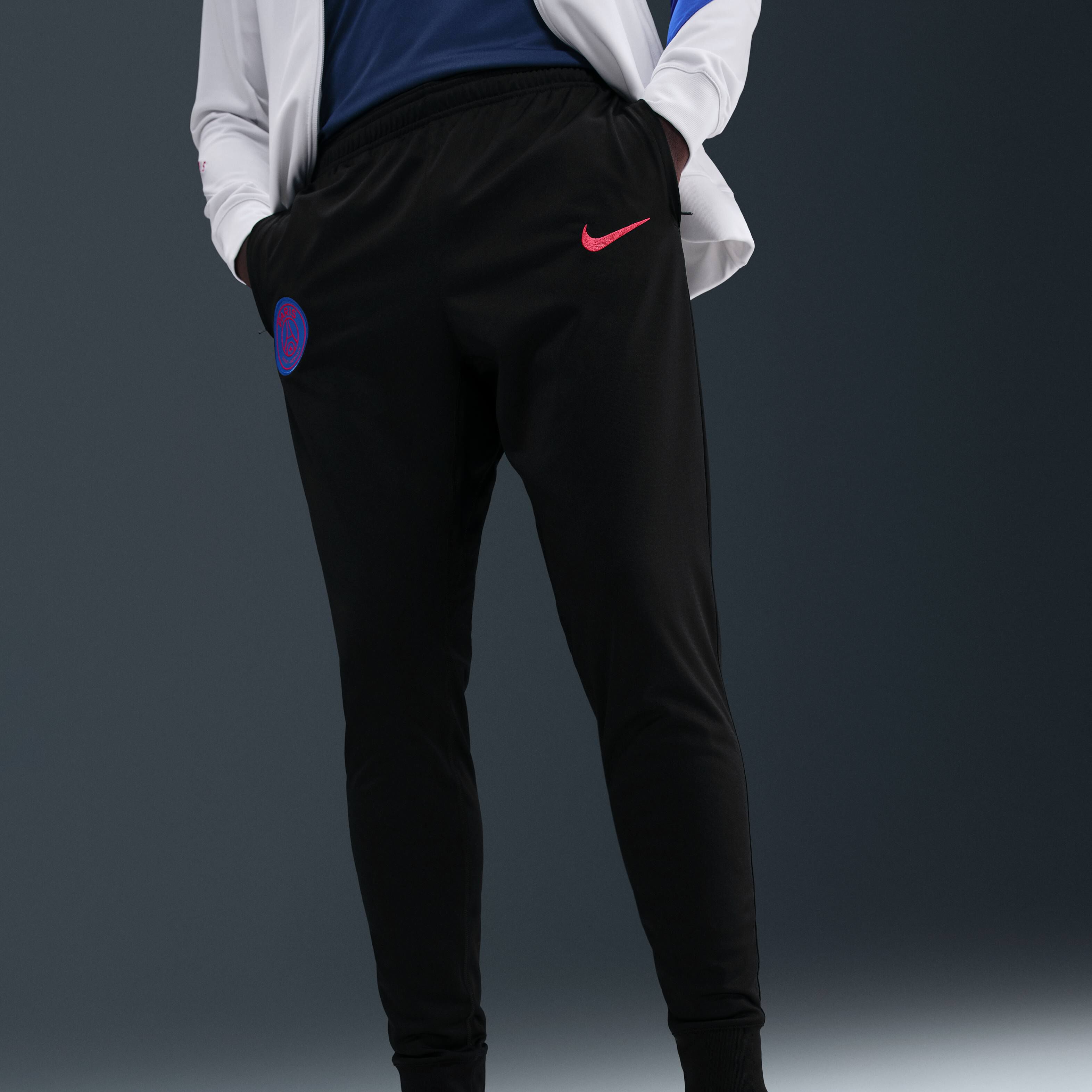 Paris Saint-Germain Strike Third image number 3