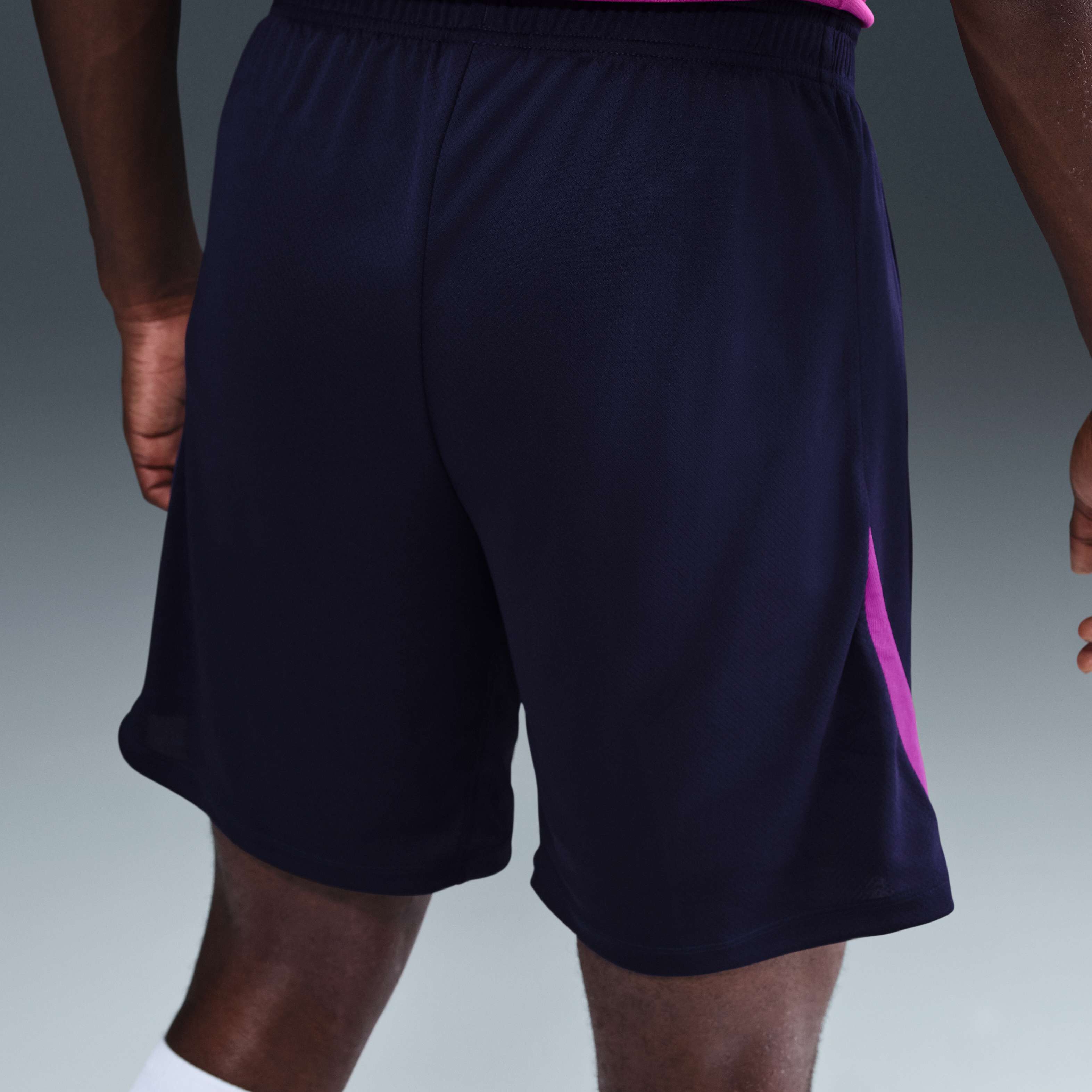 F.C. Barcelona Strike image number 2