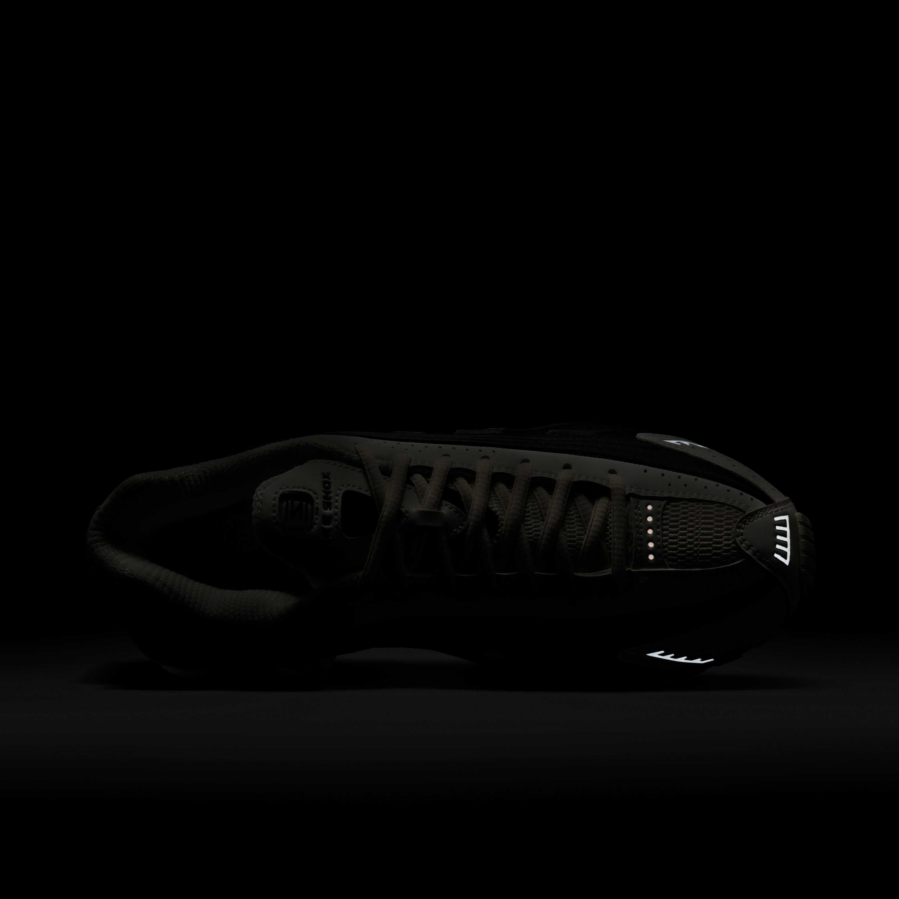 Nike Shox R4 image number 8