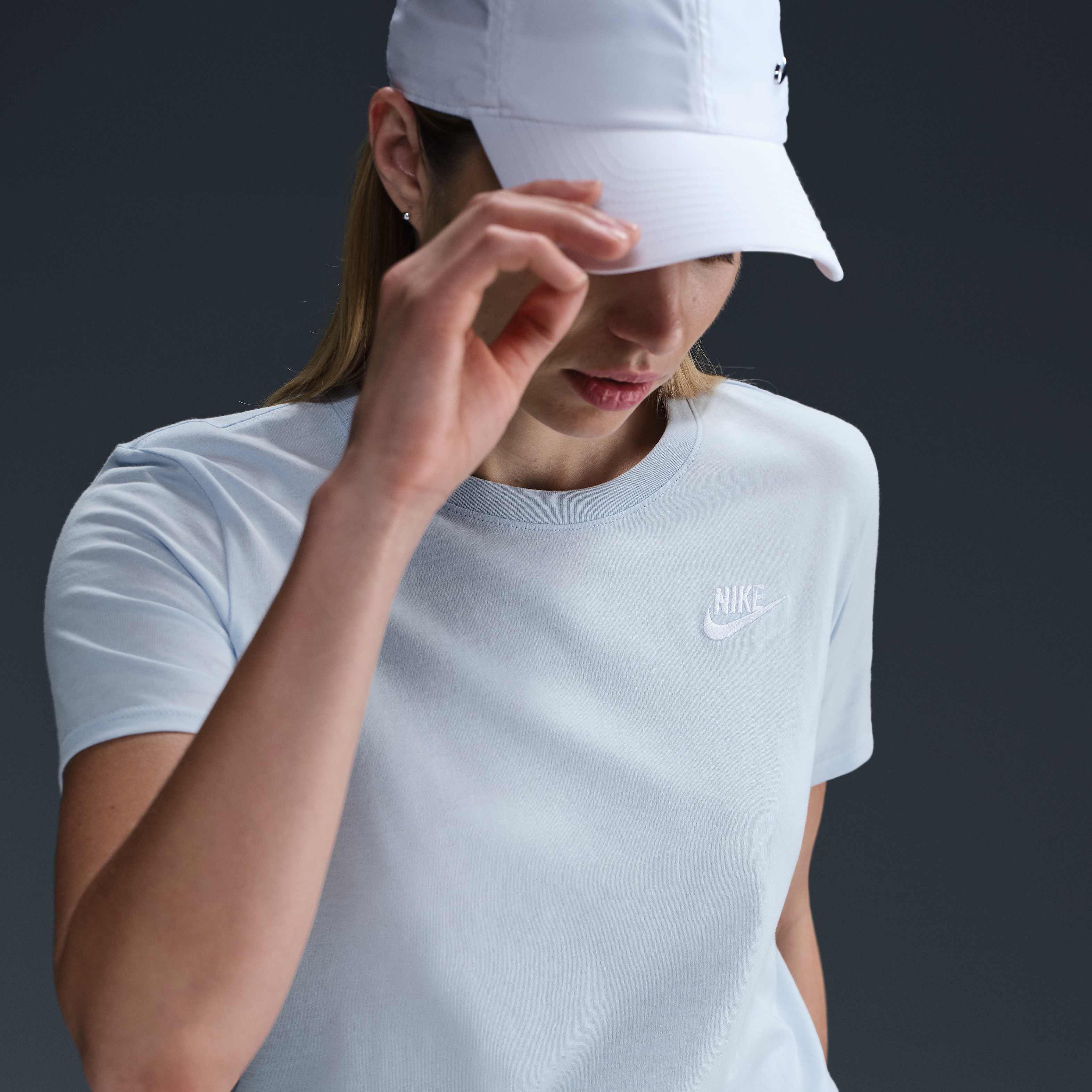 نايكي سبورتسوير كلوب ايسنشالز image number 2