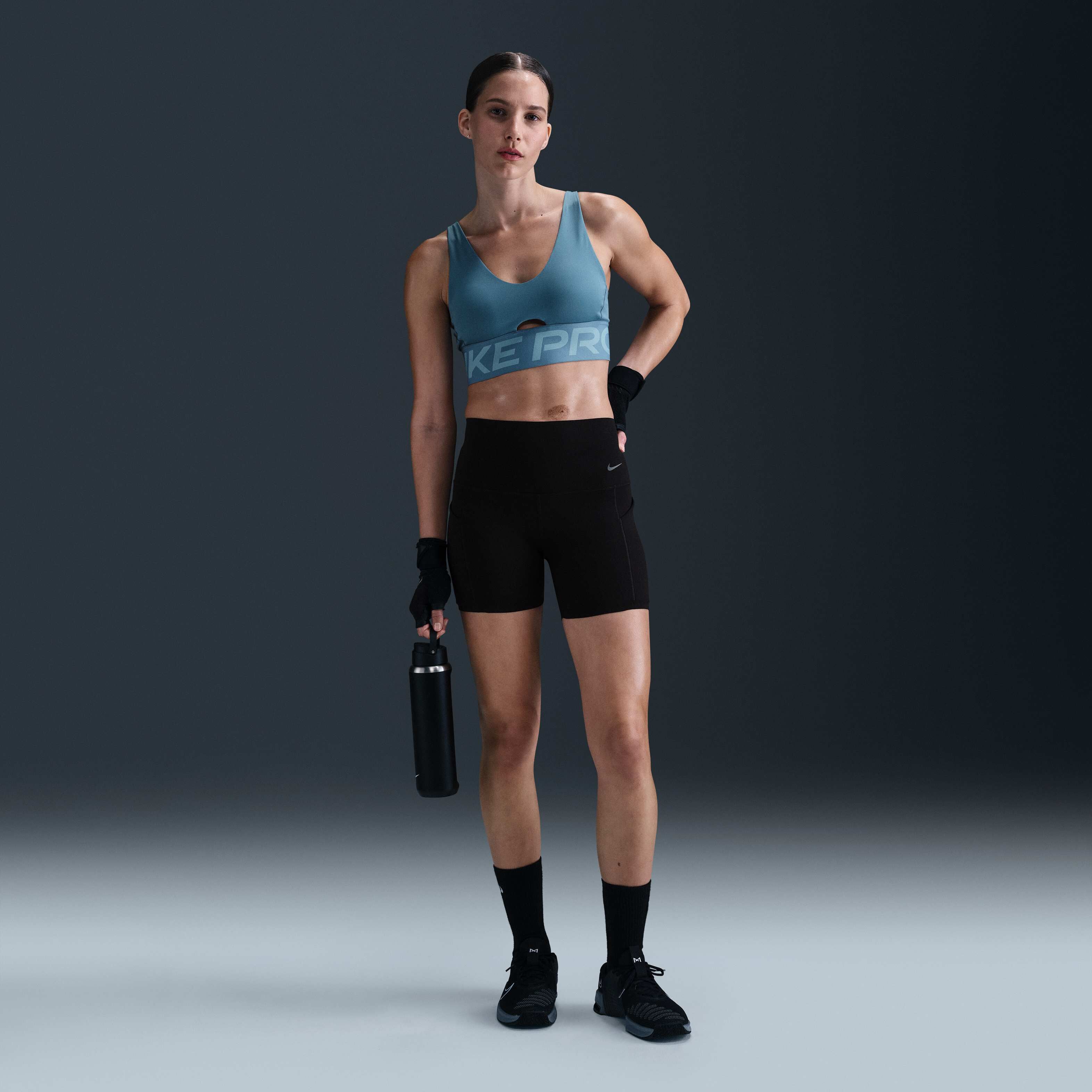 Nike Pro Indy Plunge image number 3