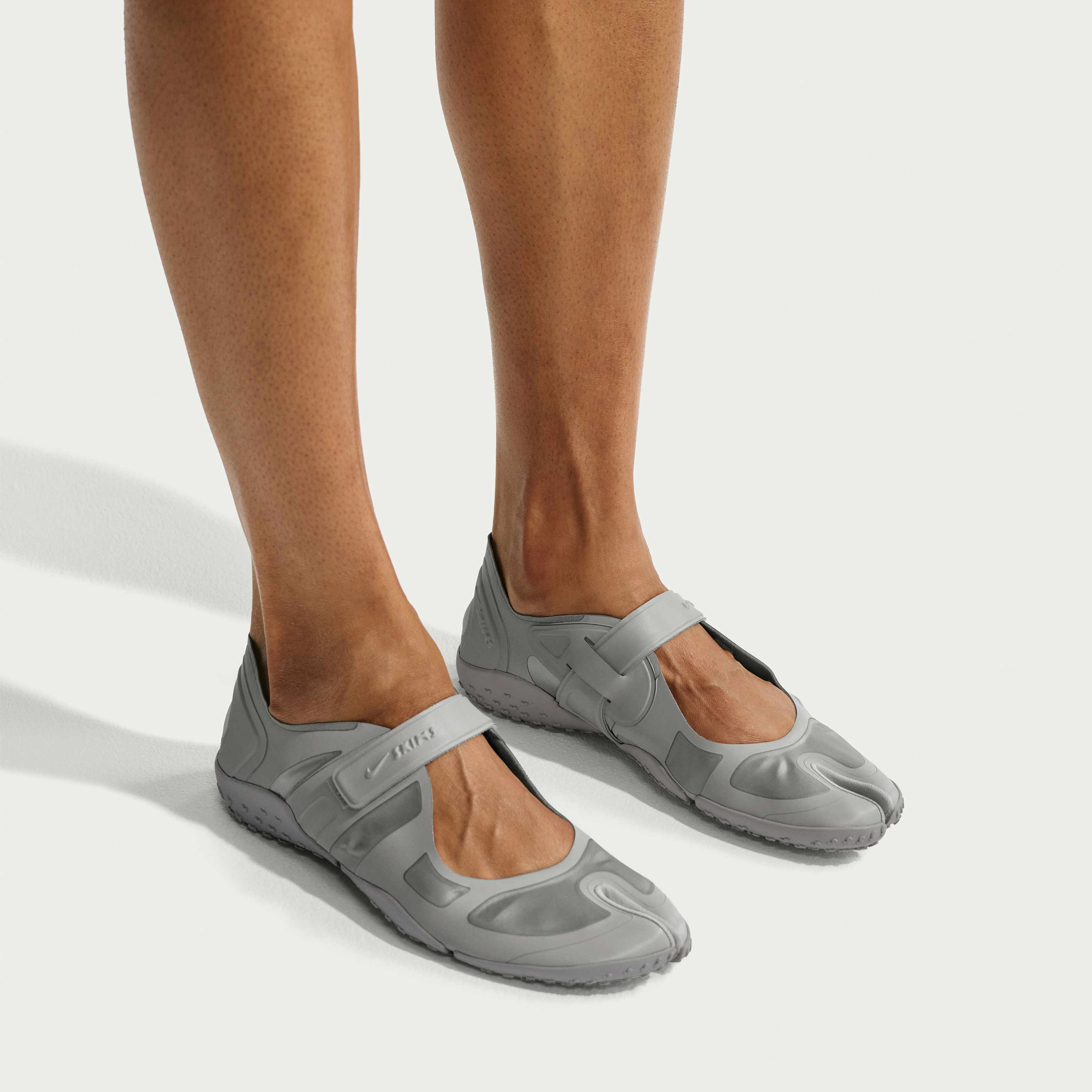 NikeSKIMS Rift Satin image number 10