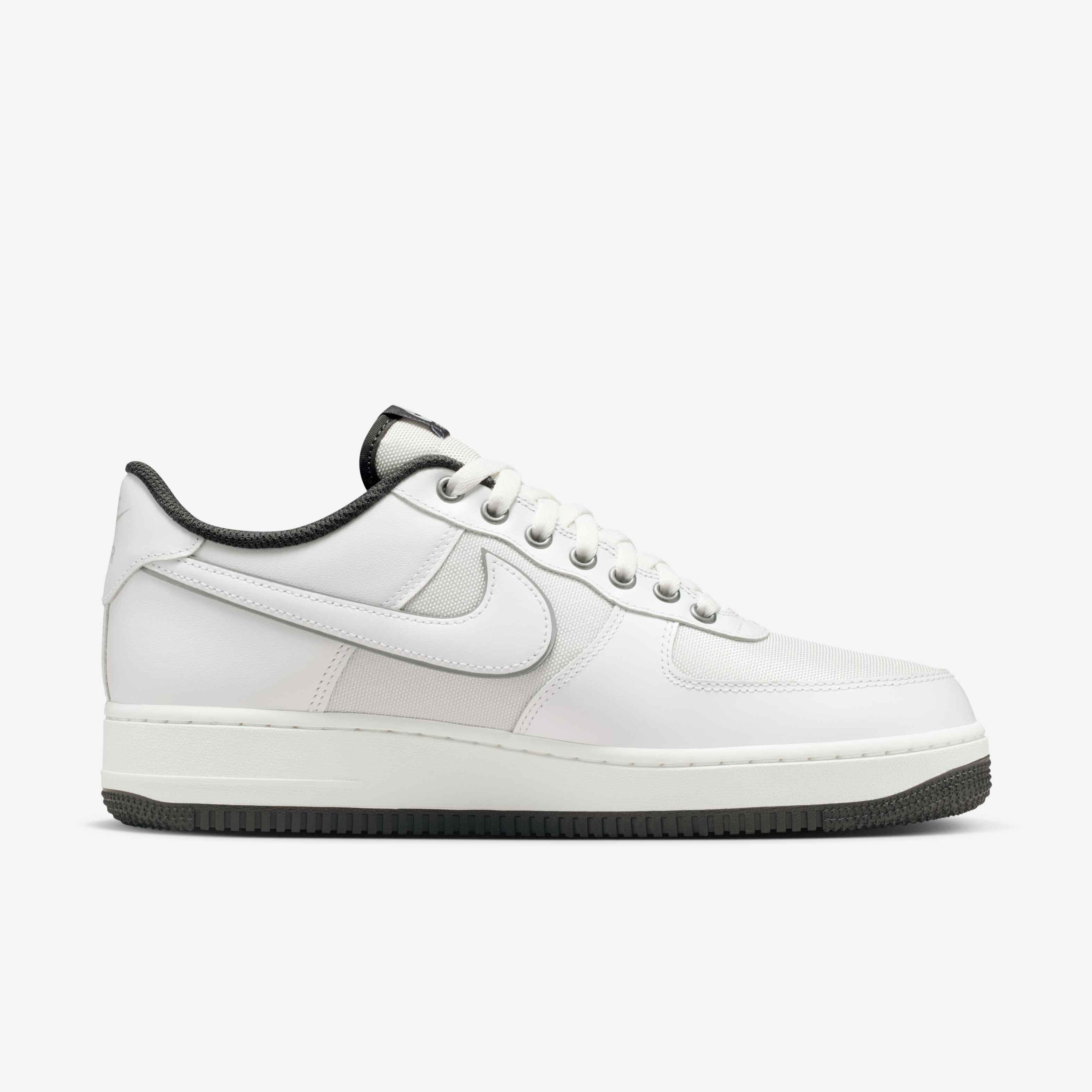 Nike Air Force 1 '07 LV8 image number 2