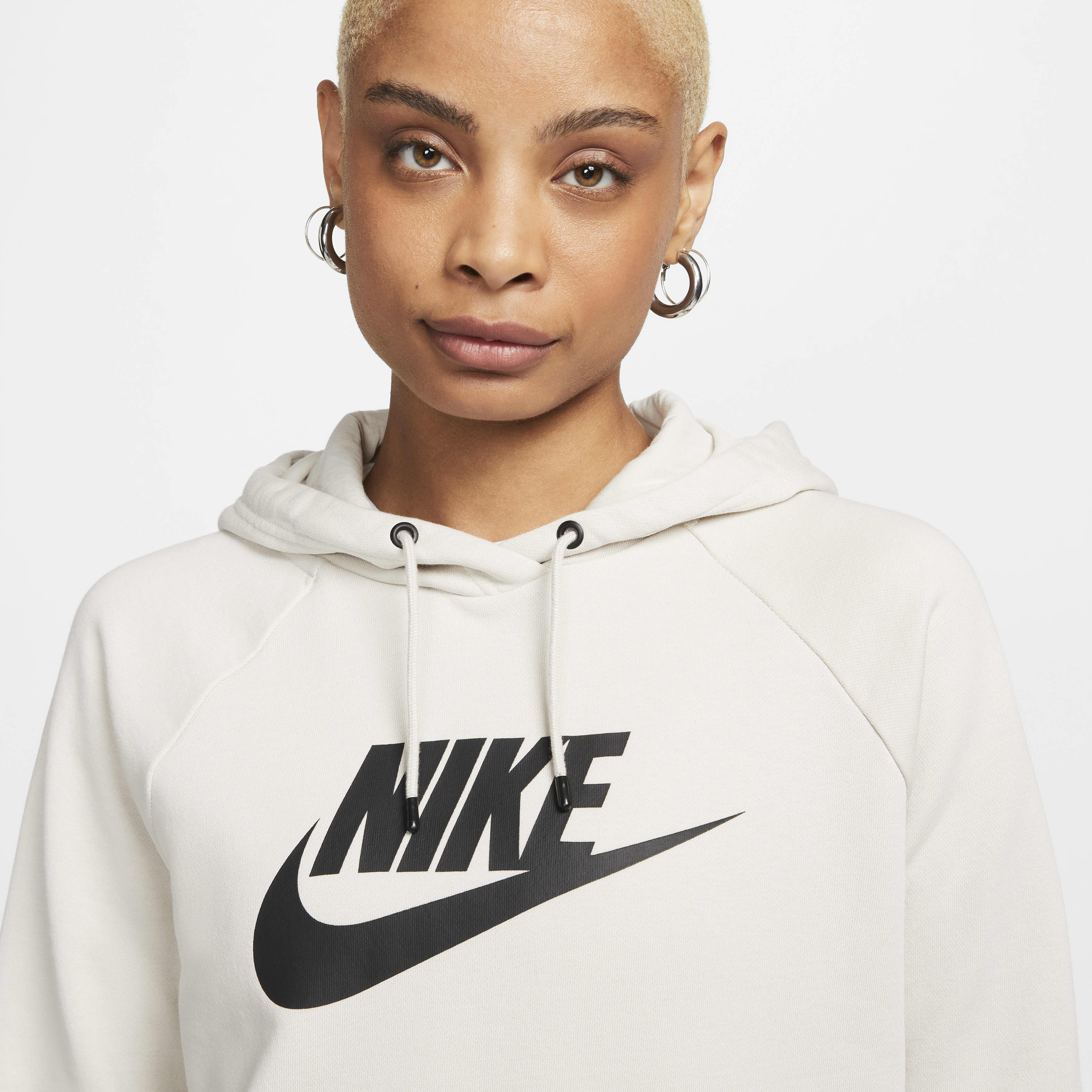 Nike Sportswear Essential image number 2