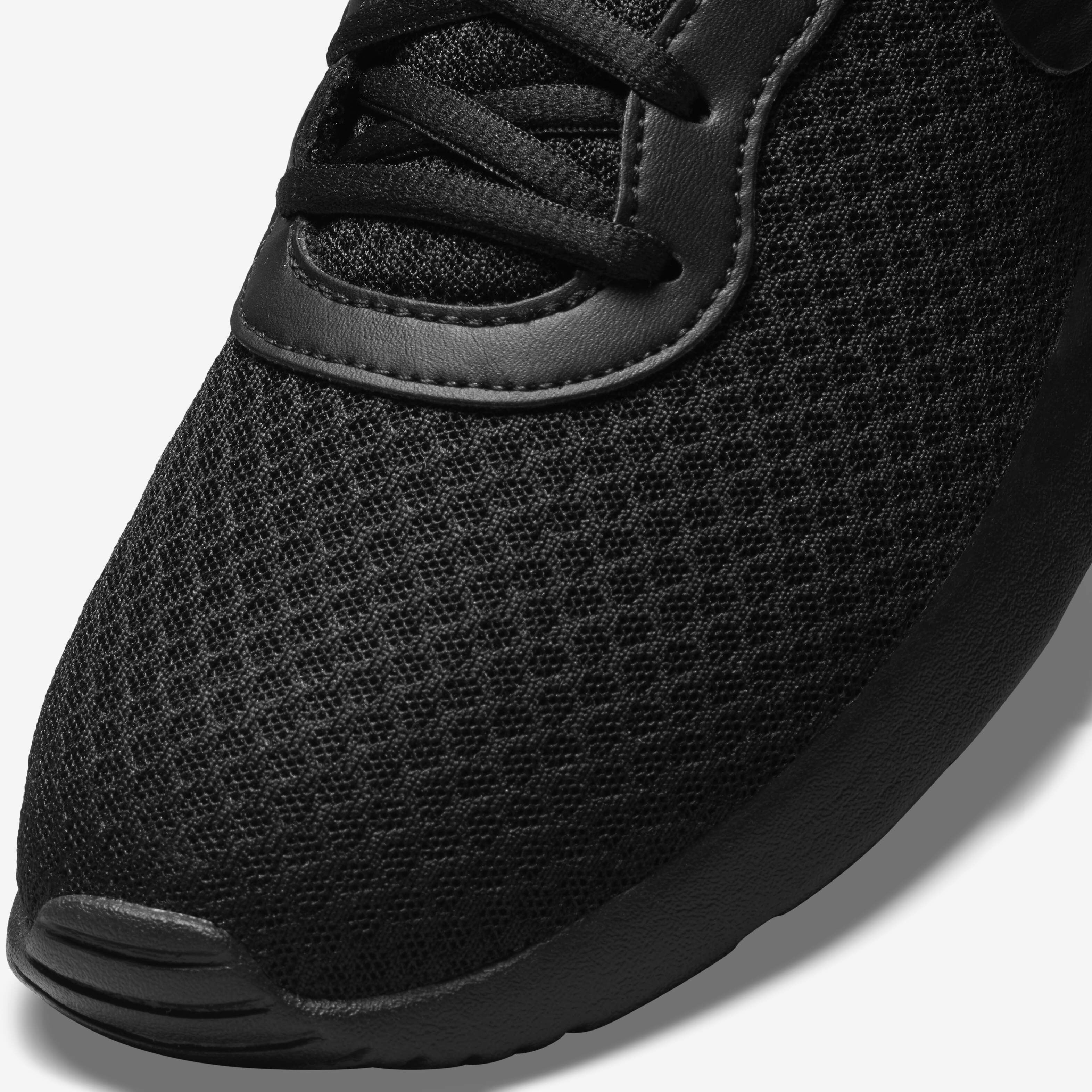 Nike tanjun women's fitness walking shoes - black hotsell