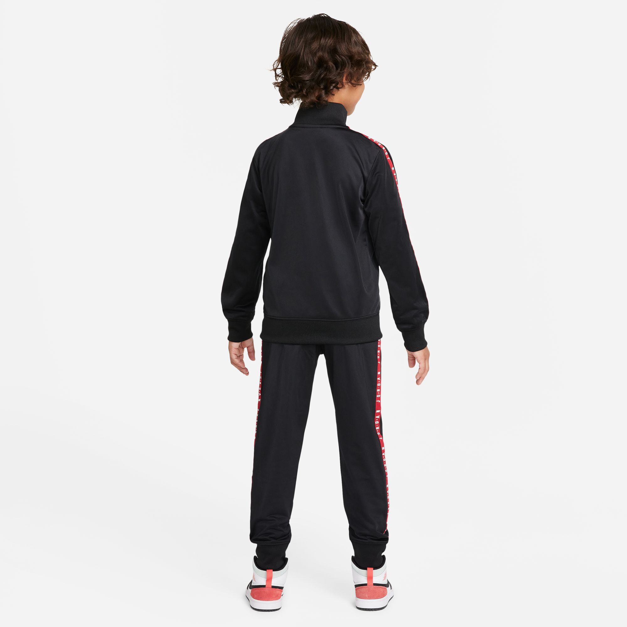 Air jordan tracksuit junior deals
