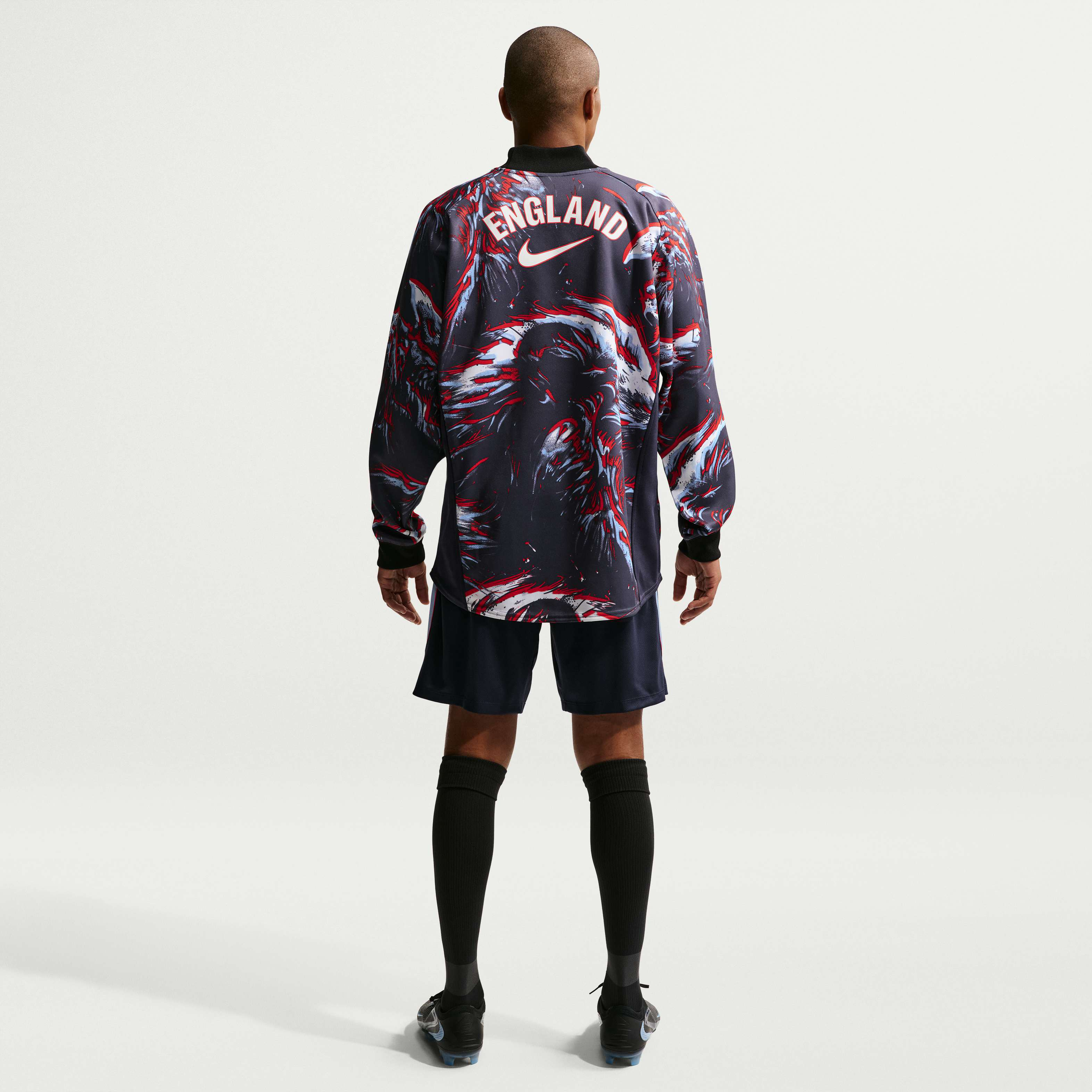 England Strike image number 4