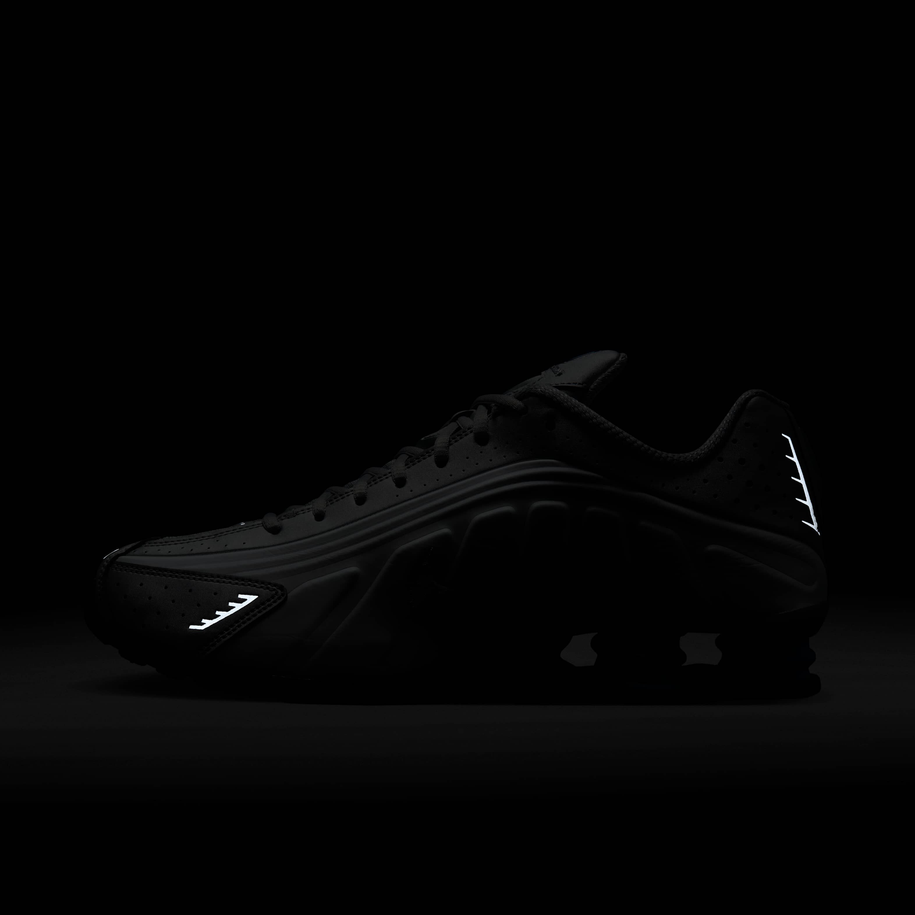 Nike Shox R4 image number 11