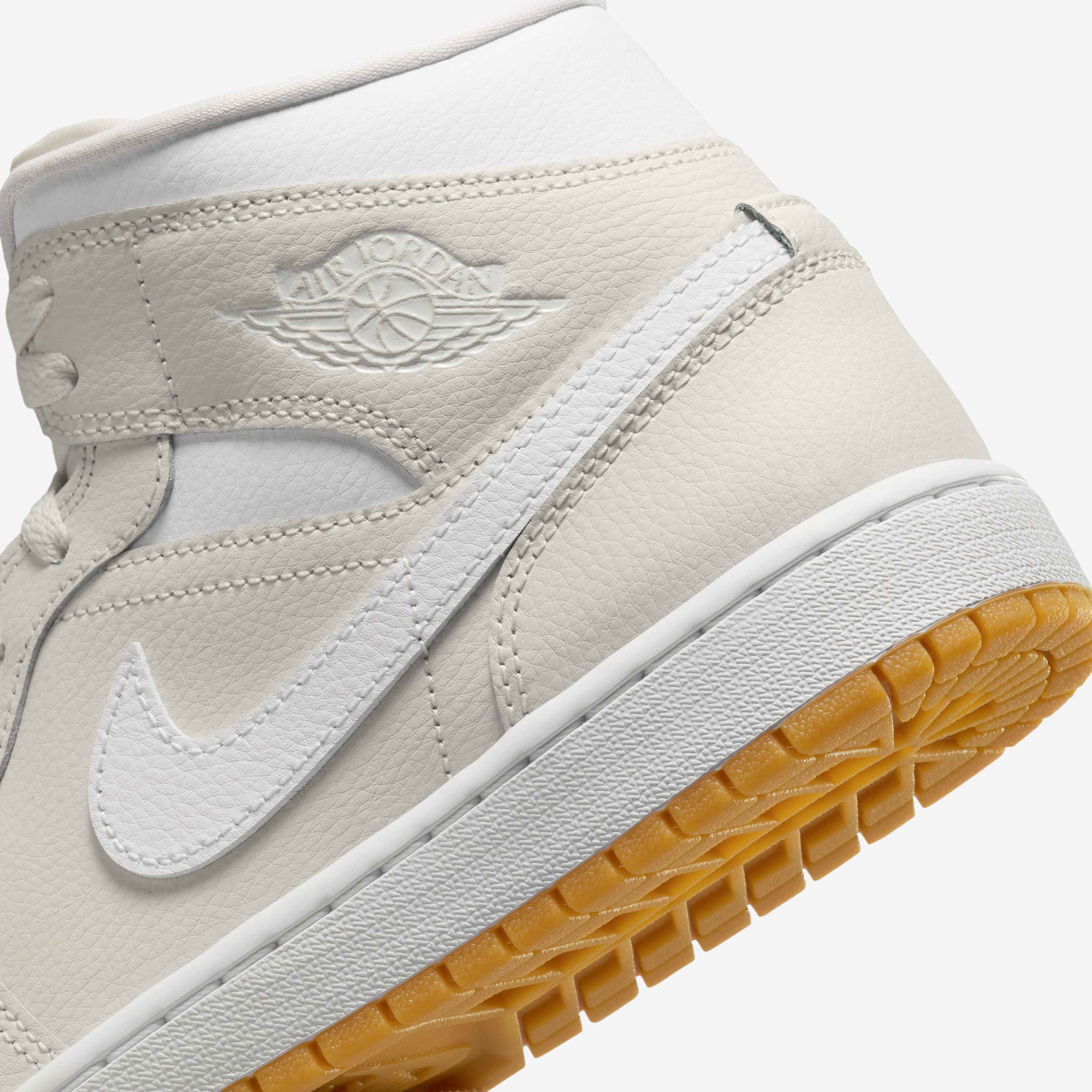 Air Jordan 1 Mid Shoes image number 7