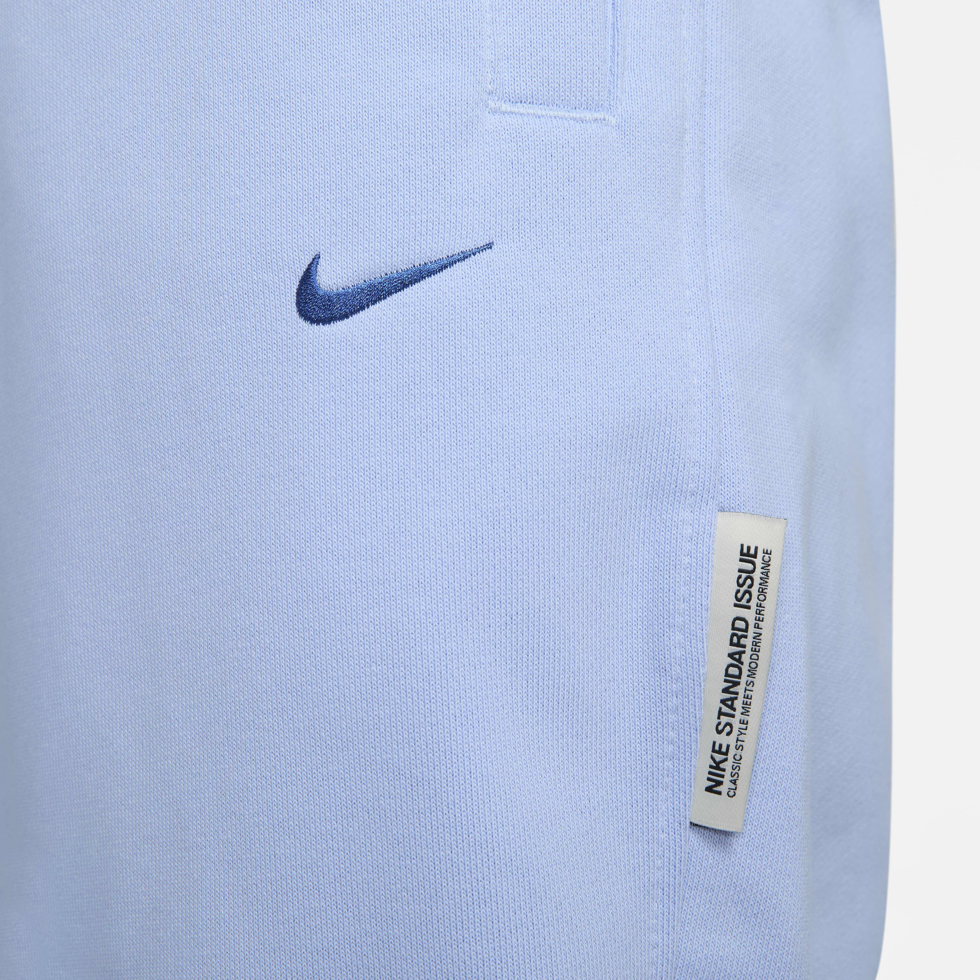 Nike Standard Issue image number 3