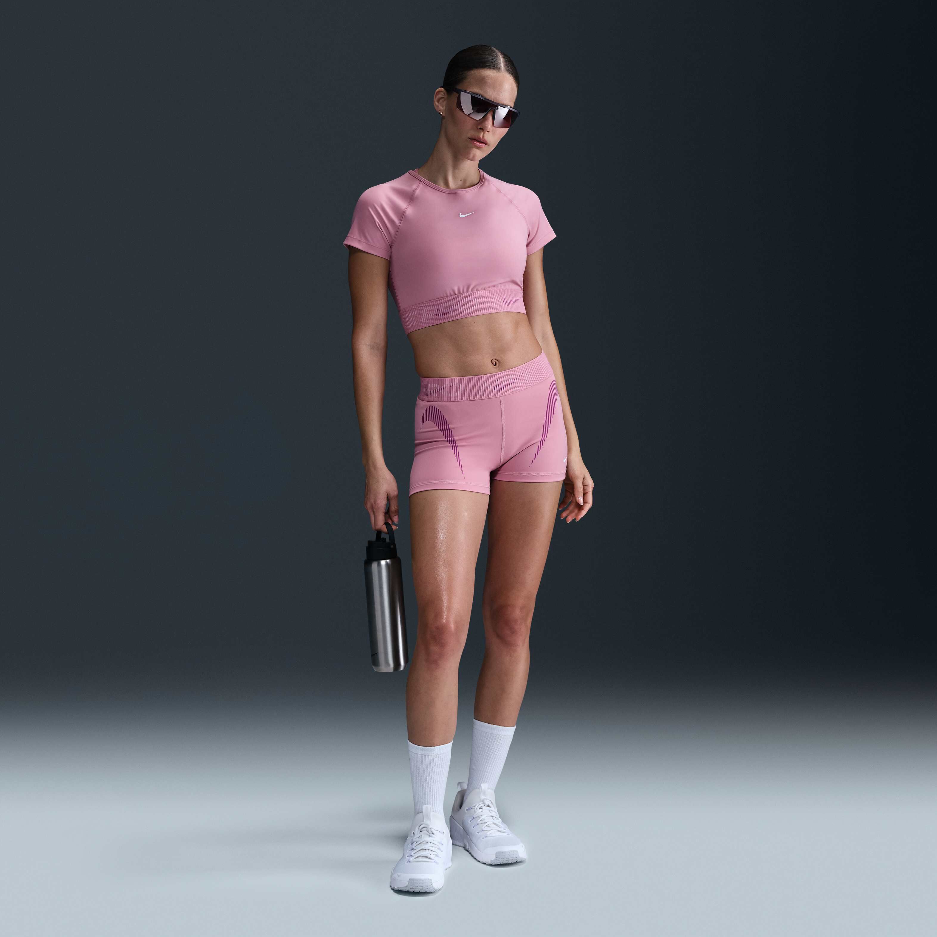 Nike Pro image number 0