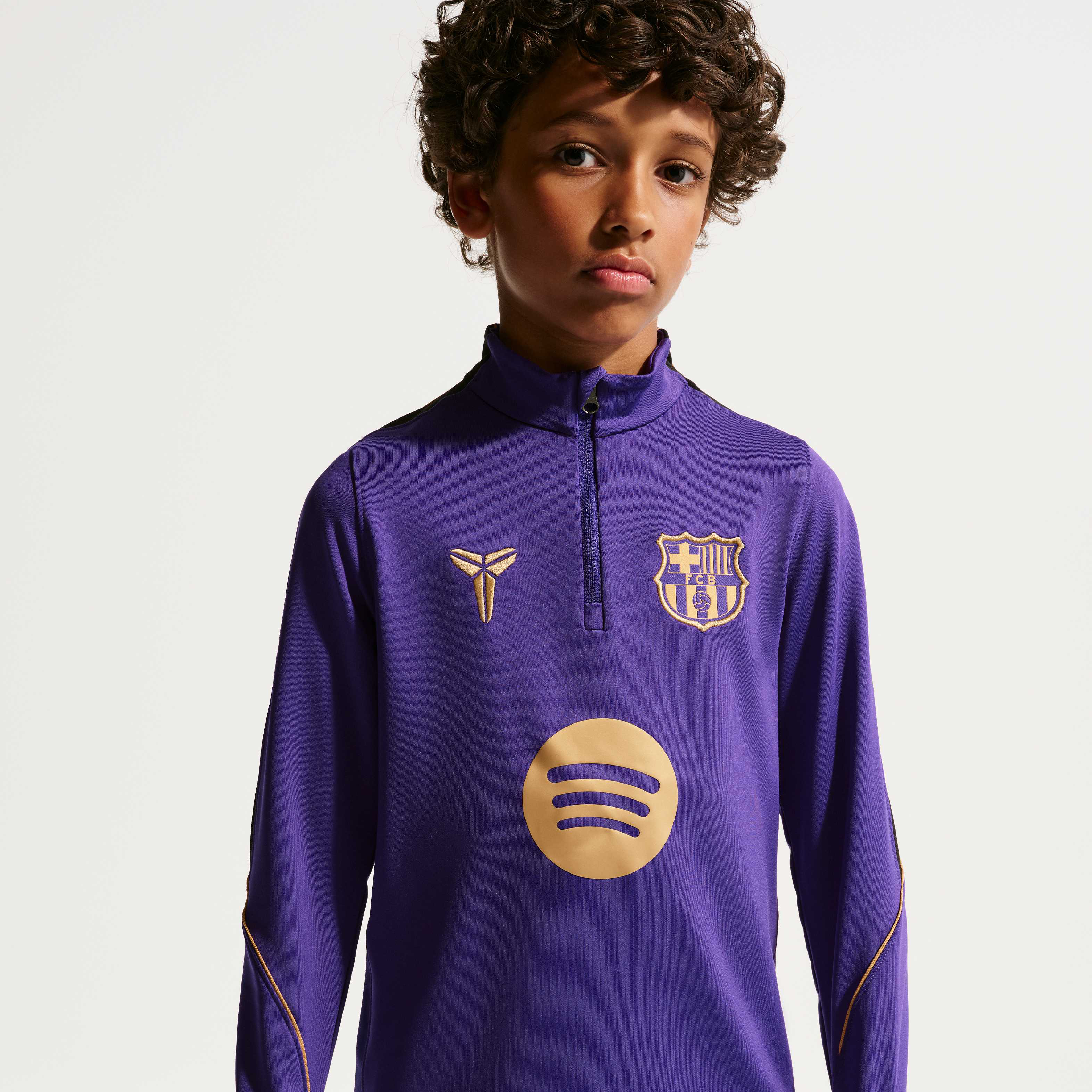 F.C. Barcelona Strike Away image number 2