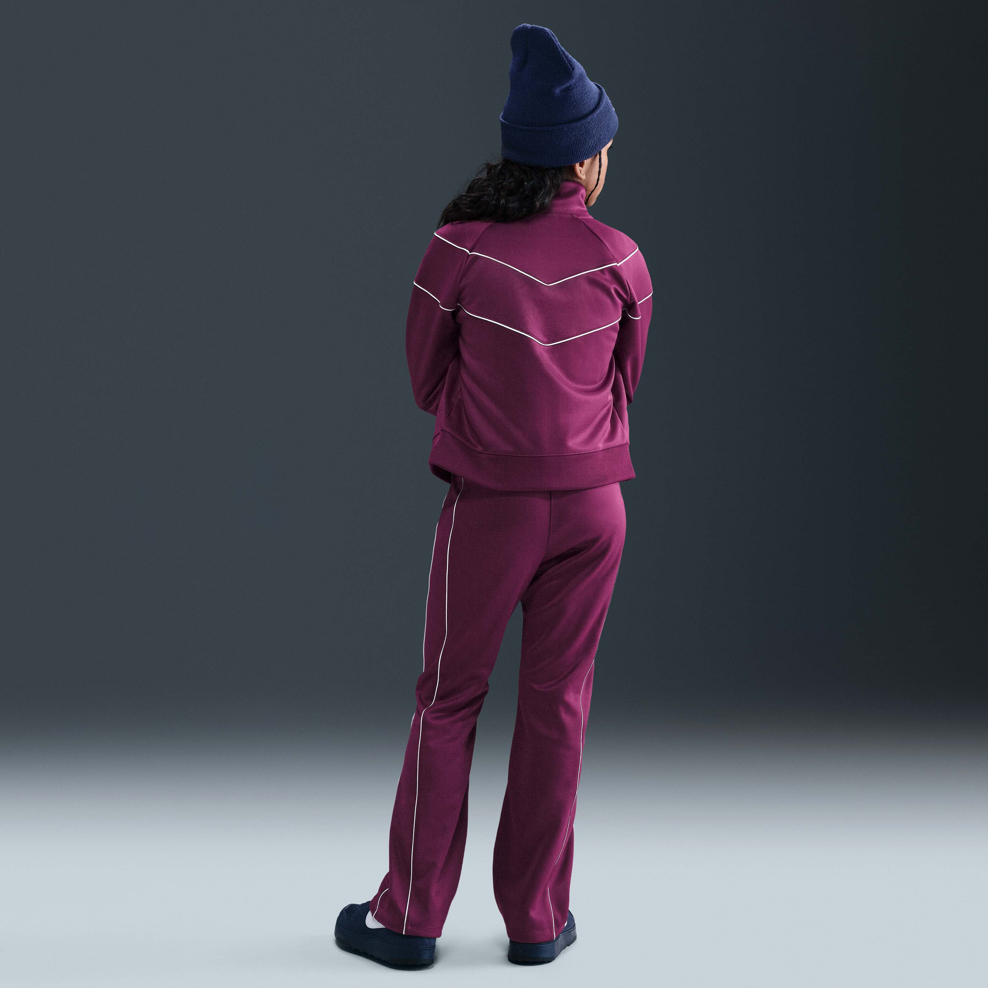 نايكي سبورتسوير image number 3