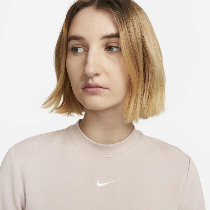 Nike Sportswear Essential image number 2 Nike Sportswear Essential image number 2